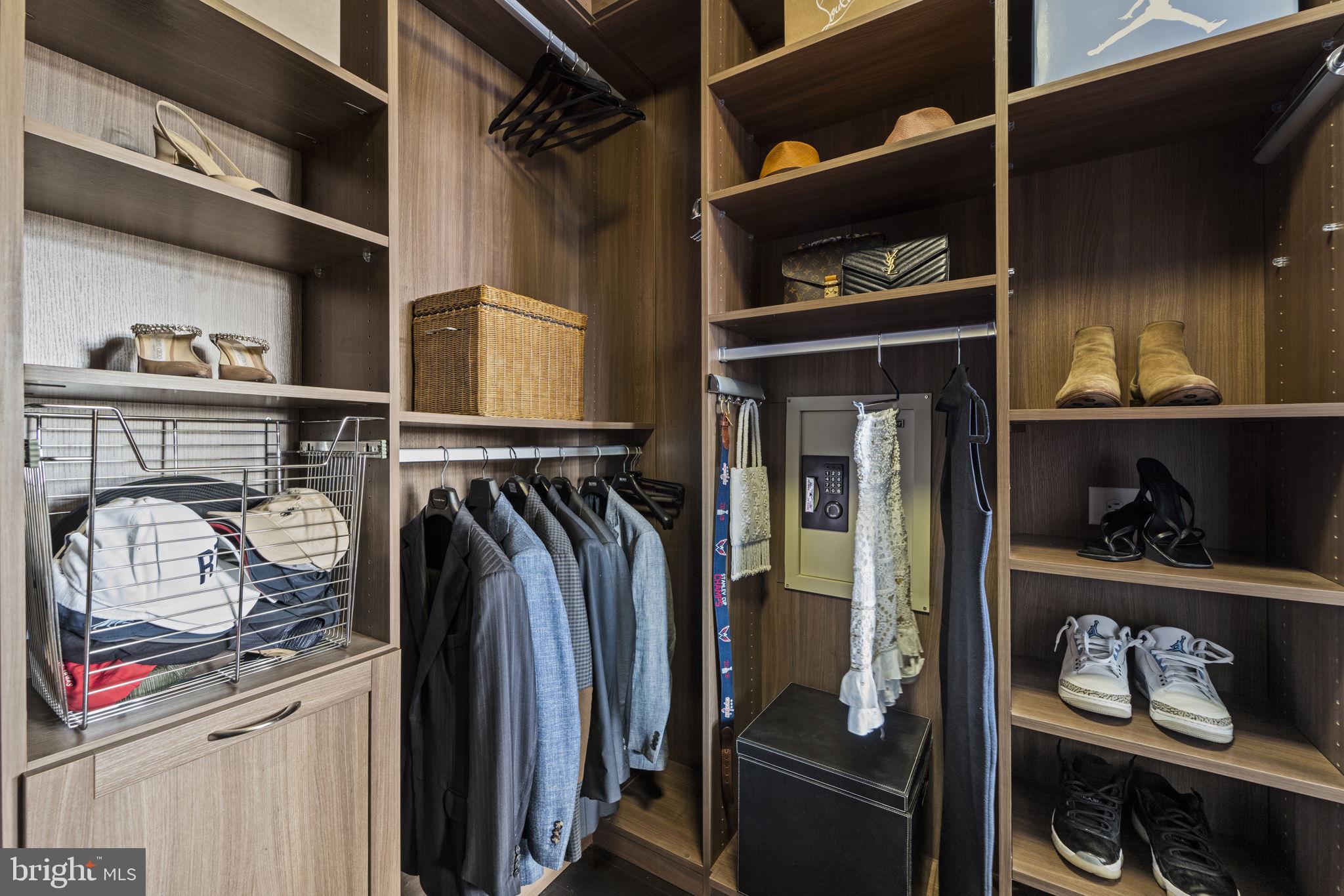 GASLIGHT SQUARE - Residential