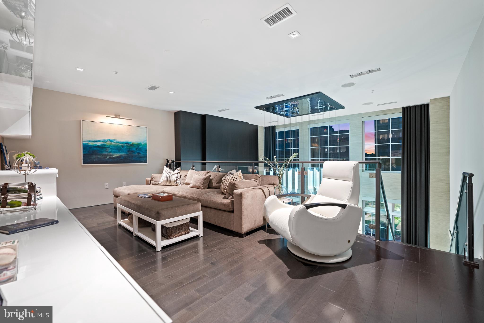 GASLIGHT SQUARE - Residential