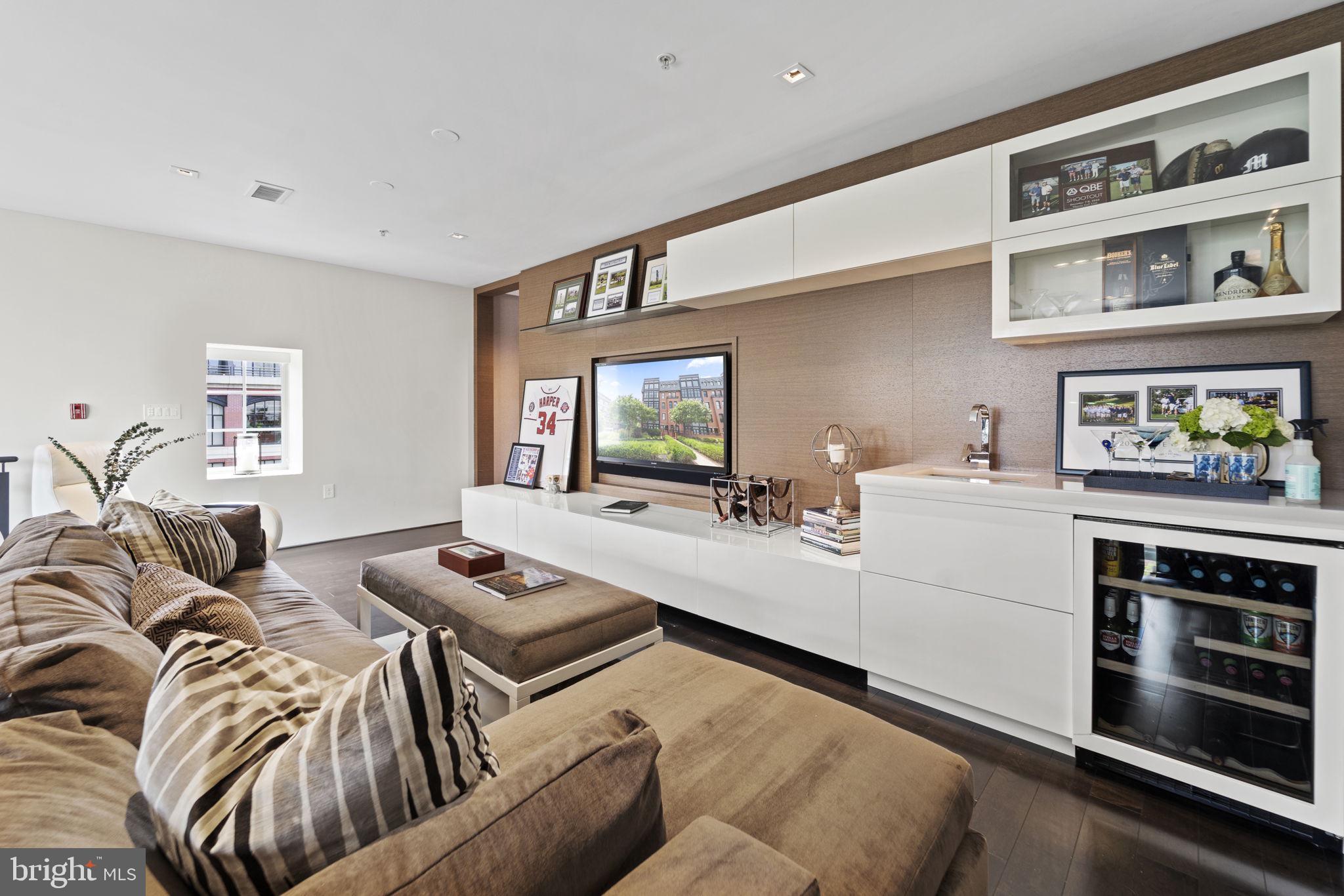 GASLIGHT SQUARE - Residential