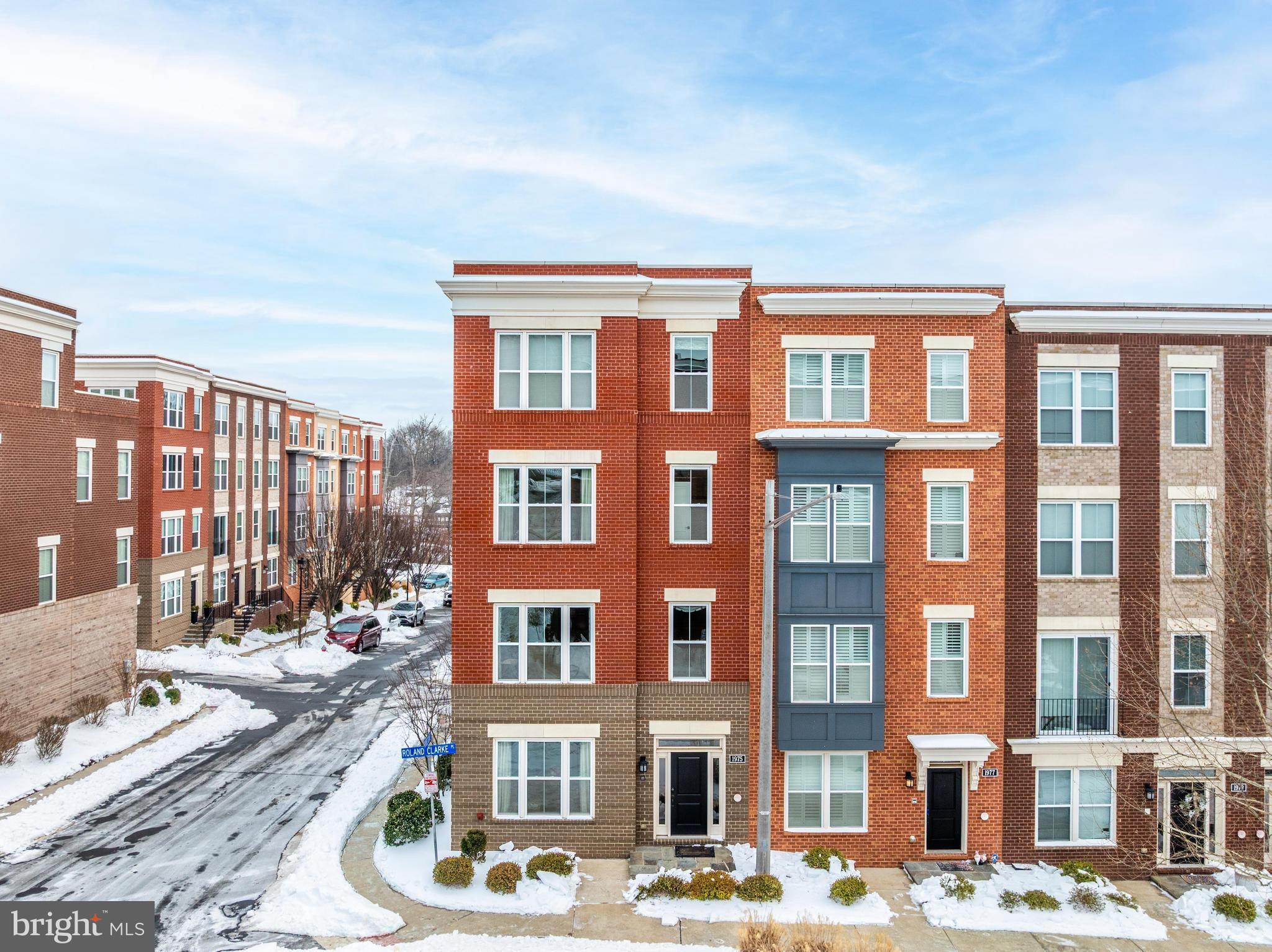 1975 ROLAND CLARKE PLACE