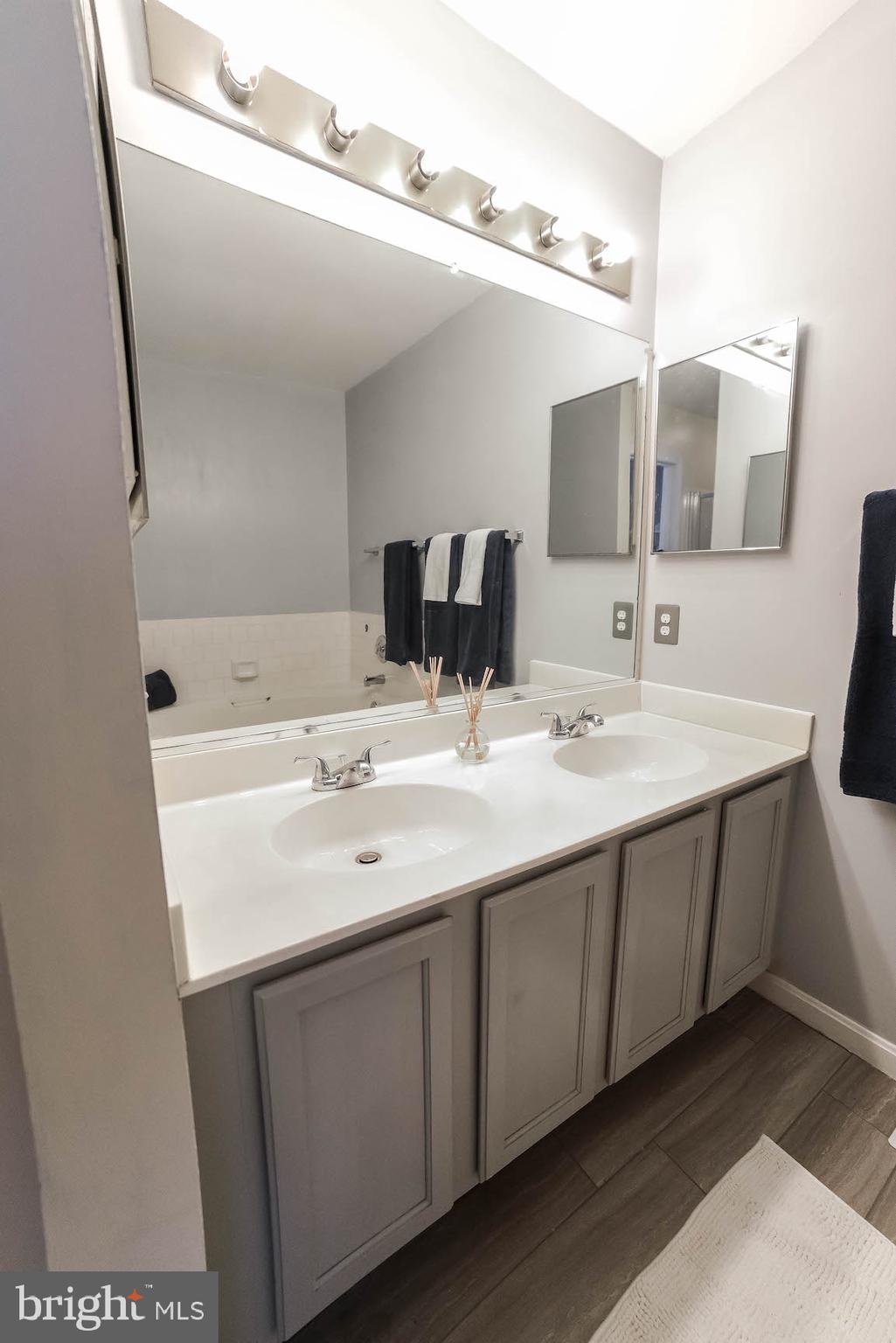 HUNTINGTON NEIGHBORHOOD - Residential