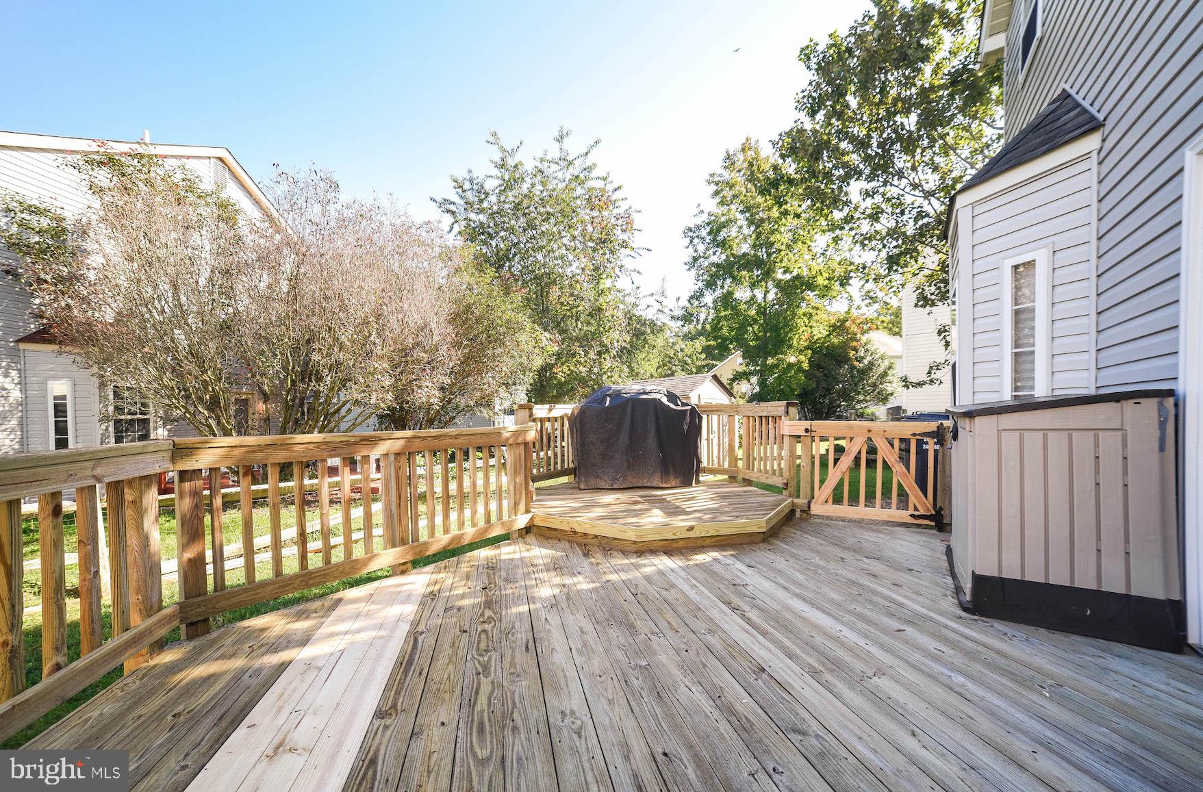 HUNTINGTON NEIGHBORHOOD - Residential