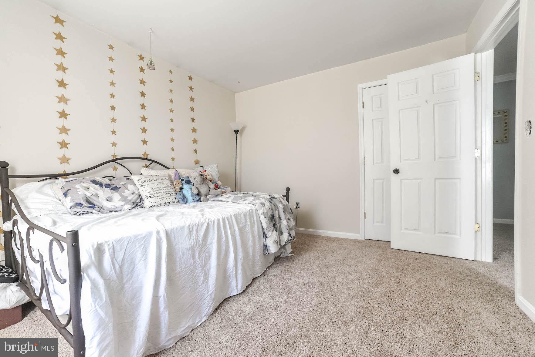 HUNTINGTON NEIGHBORHOOD - Residential