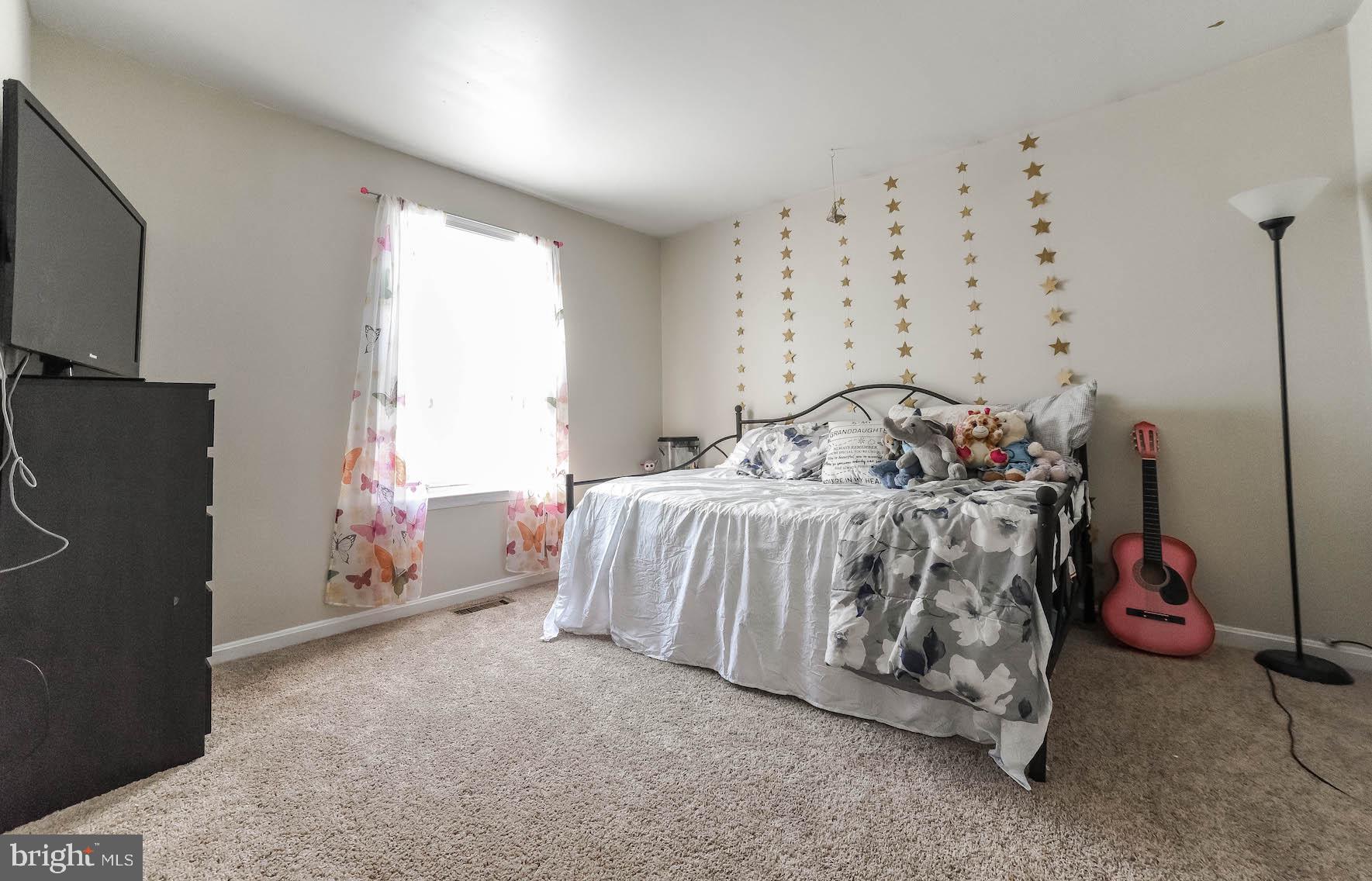 HUNTINGTON NEIGHBORHOOD - Residential