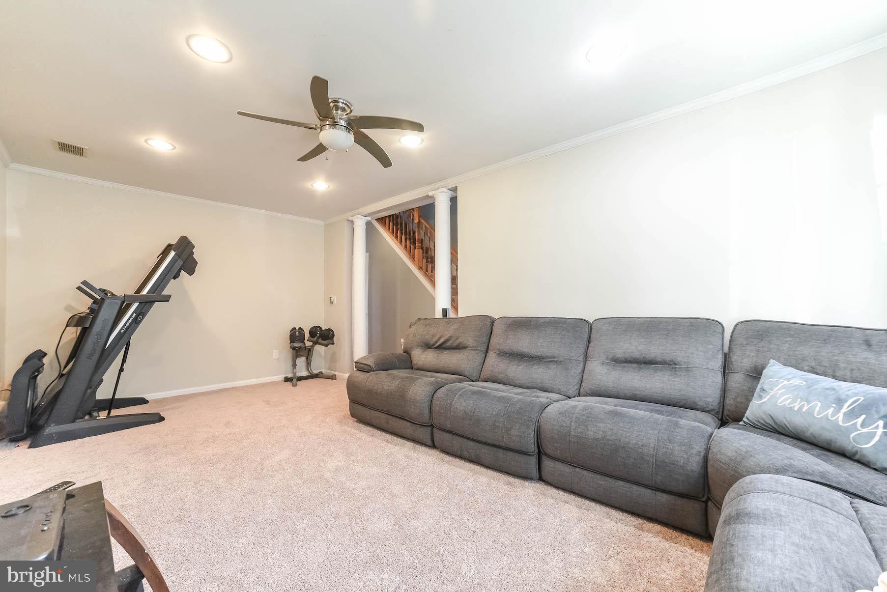 HUNTINGTON NEIGHBORHOOD - Residential