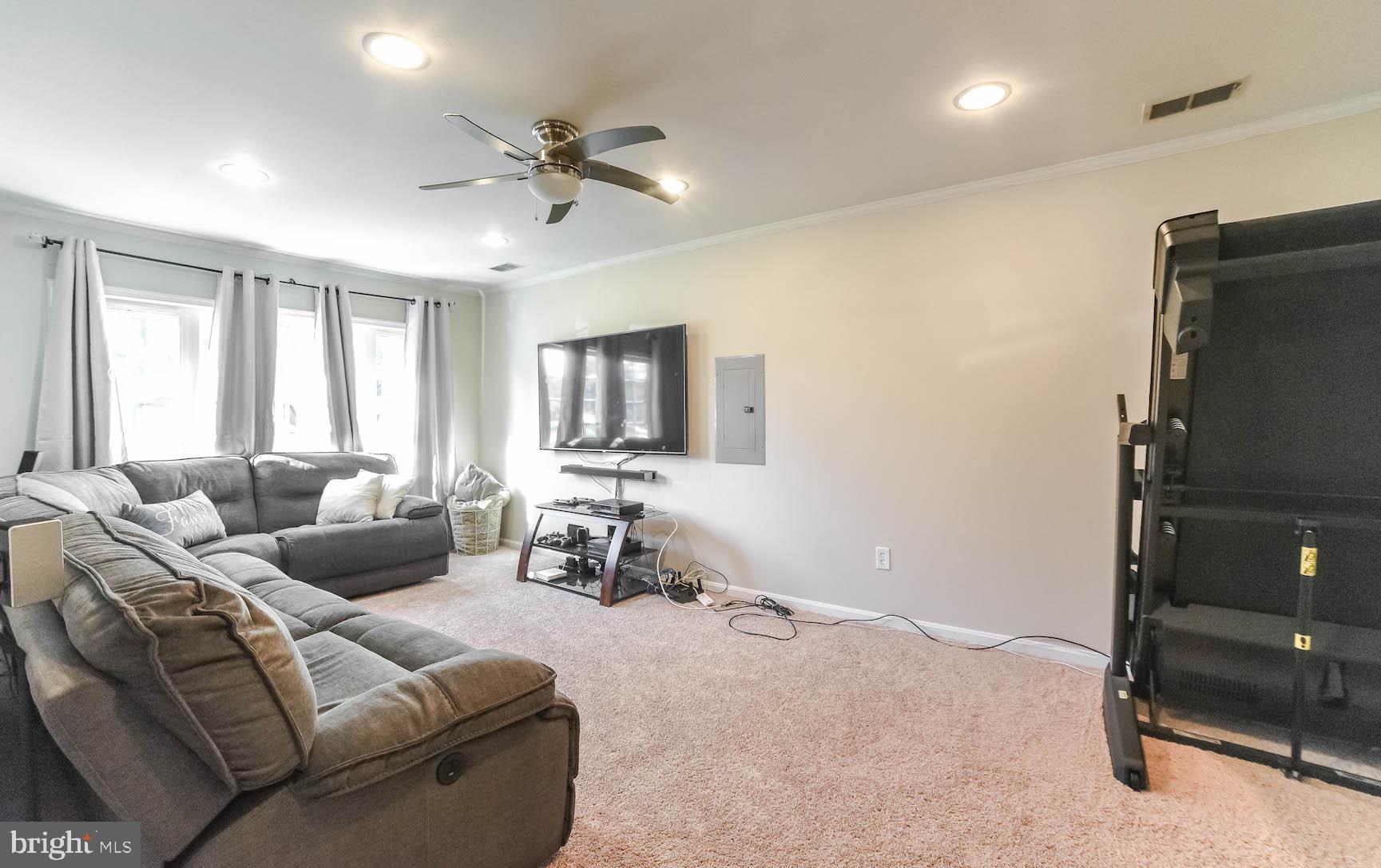 HUNTINGTON NEIGHBORHOOD - Residential