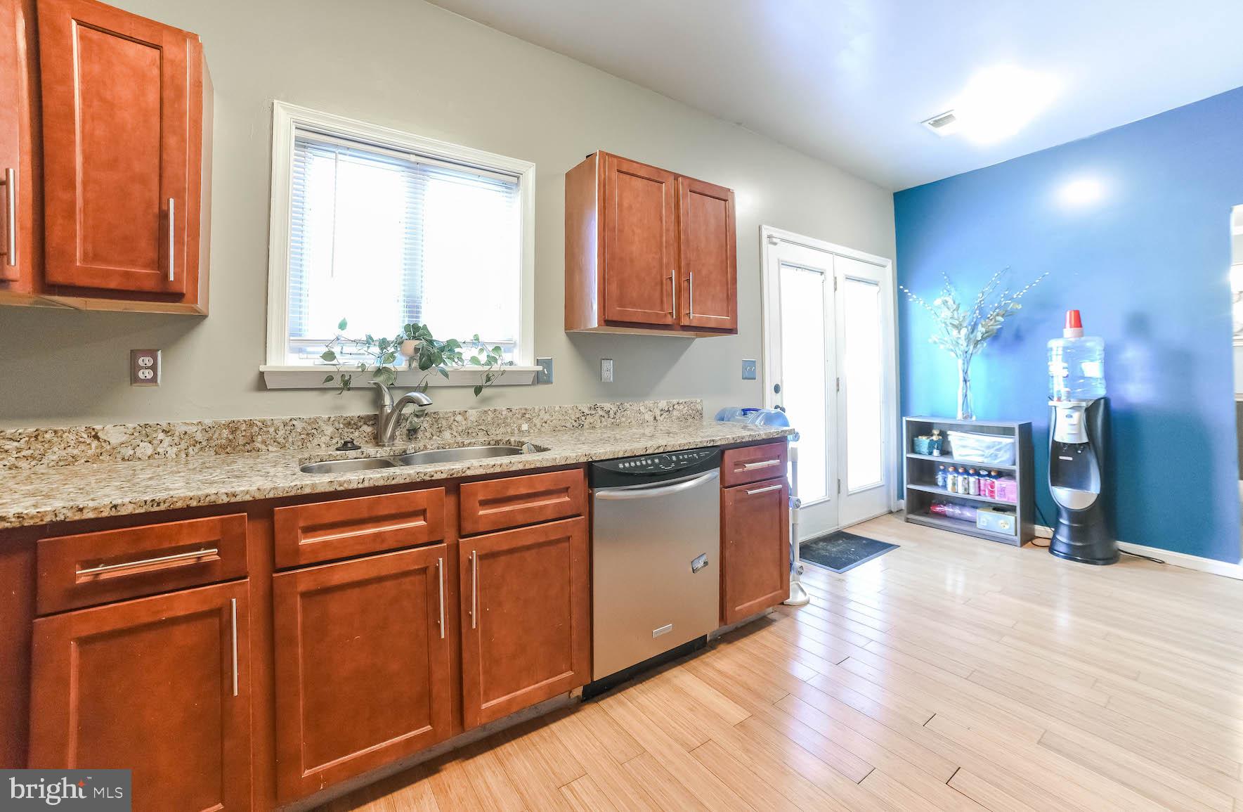 HUNTINGTON NEIGHBORHOOD - Residential