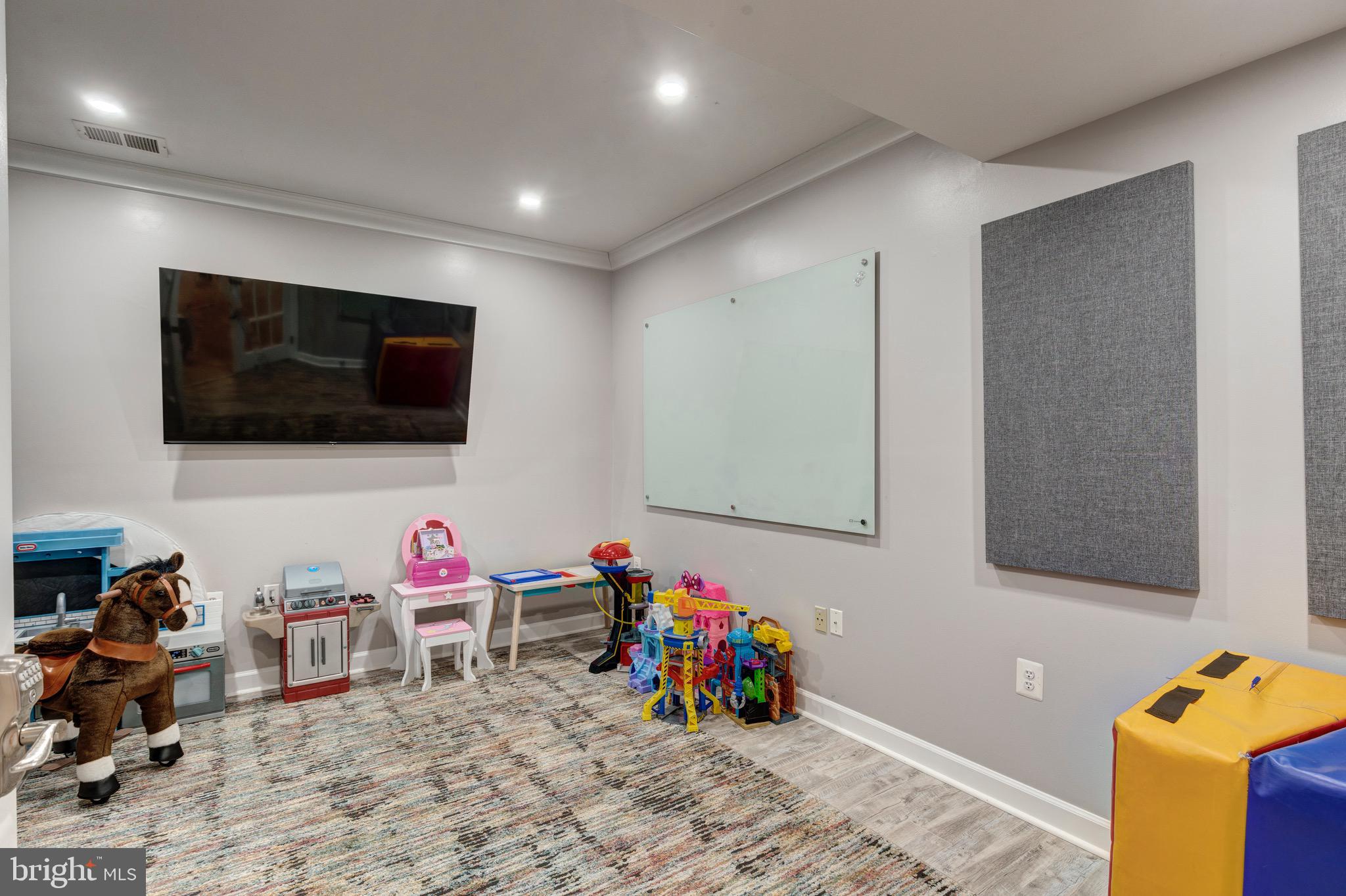 LAKE FOREST - Residential