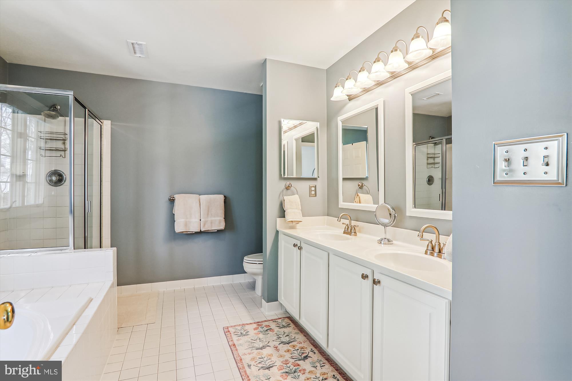 KENSINGTON HEIGHTS - Residential