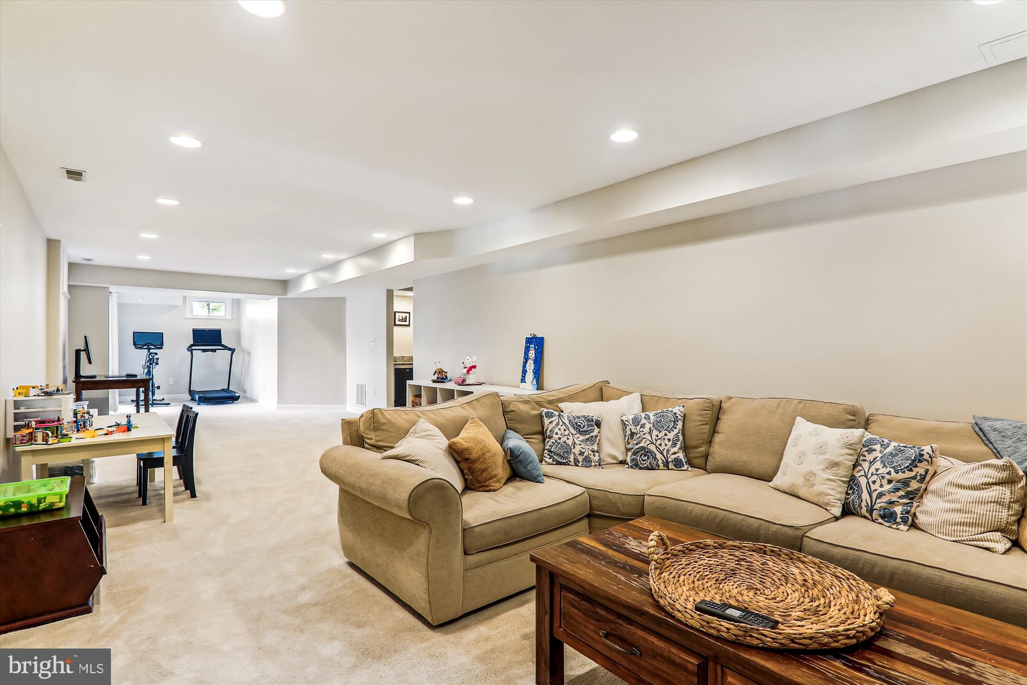 KENSINGTON HEIGHTS - Residential