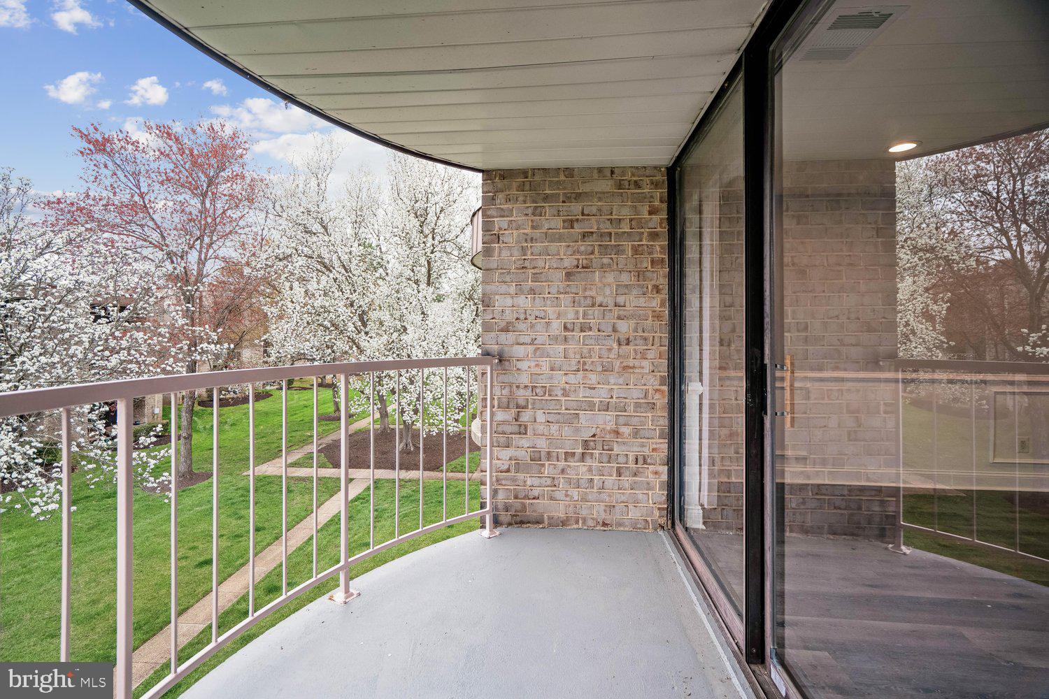 HUNTLEY SQUARE CONDOMINIUMS - Residential