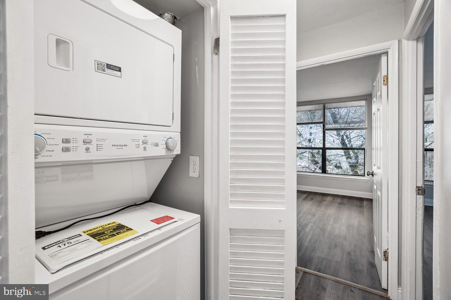 HUNTLEY SQUARE CONDOMINIUMS - Residential