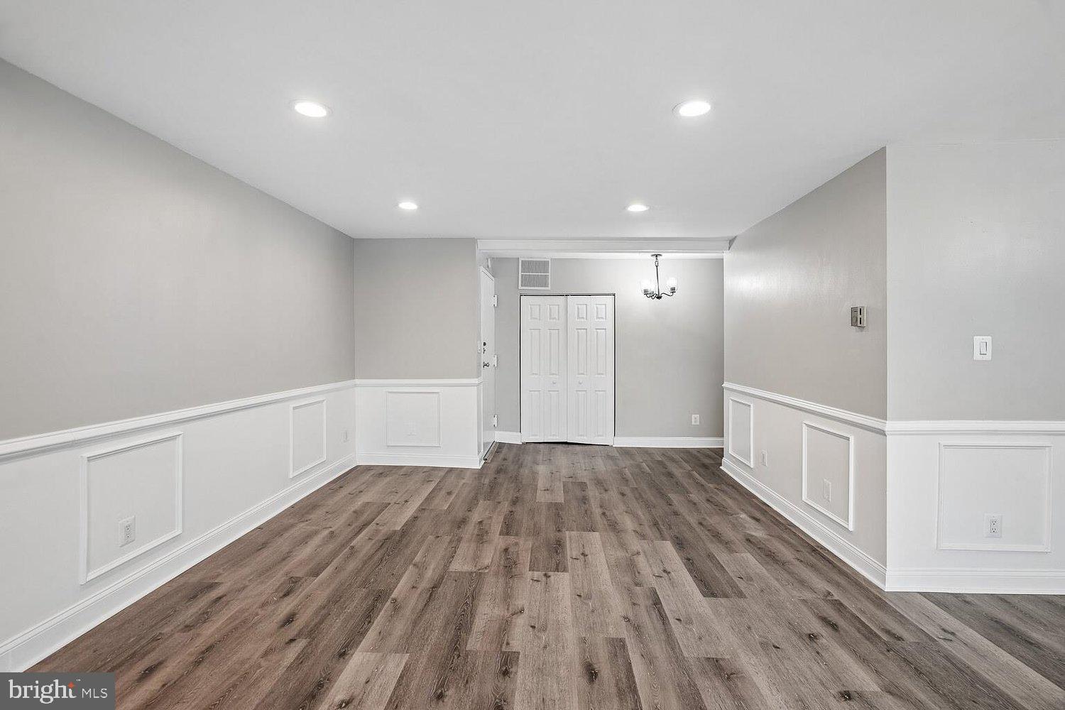 HUNTLEY SQUARE CONDOMINIUMS - Residential