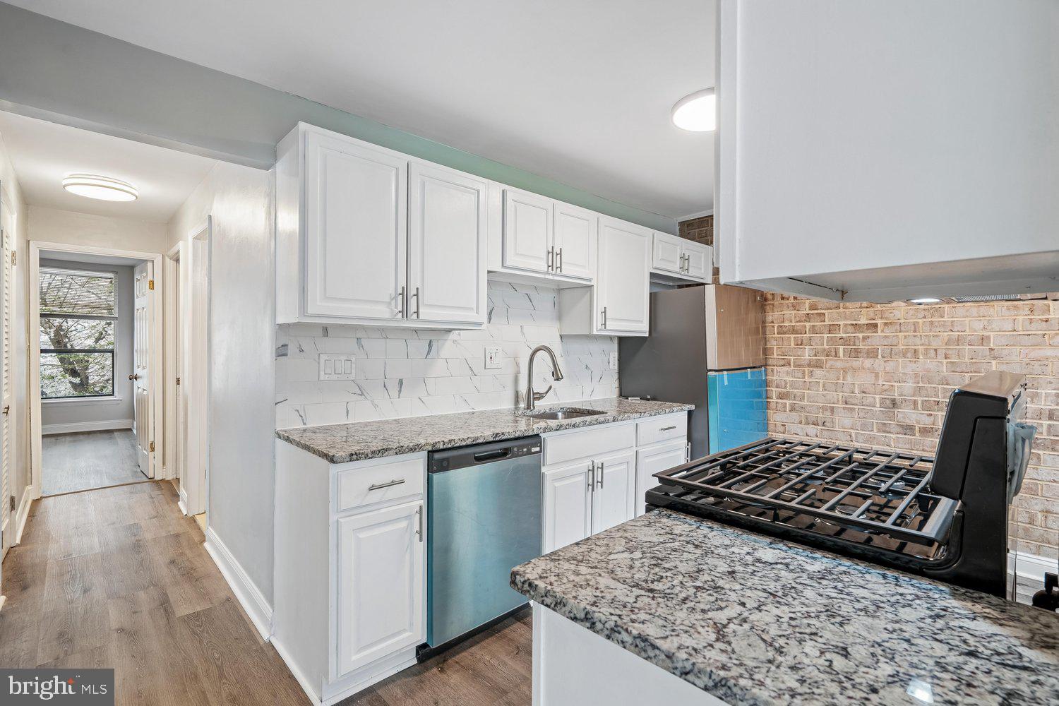 HUNTLEY SQUARE CONDOMINIUMS - Residential