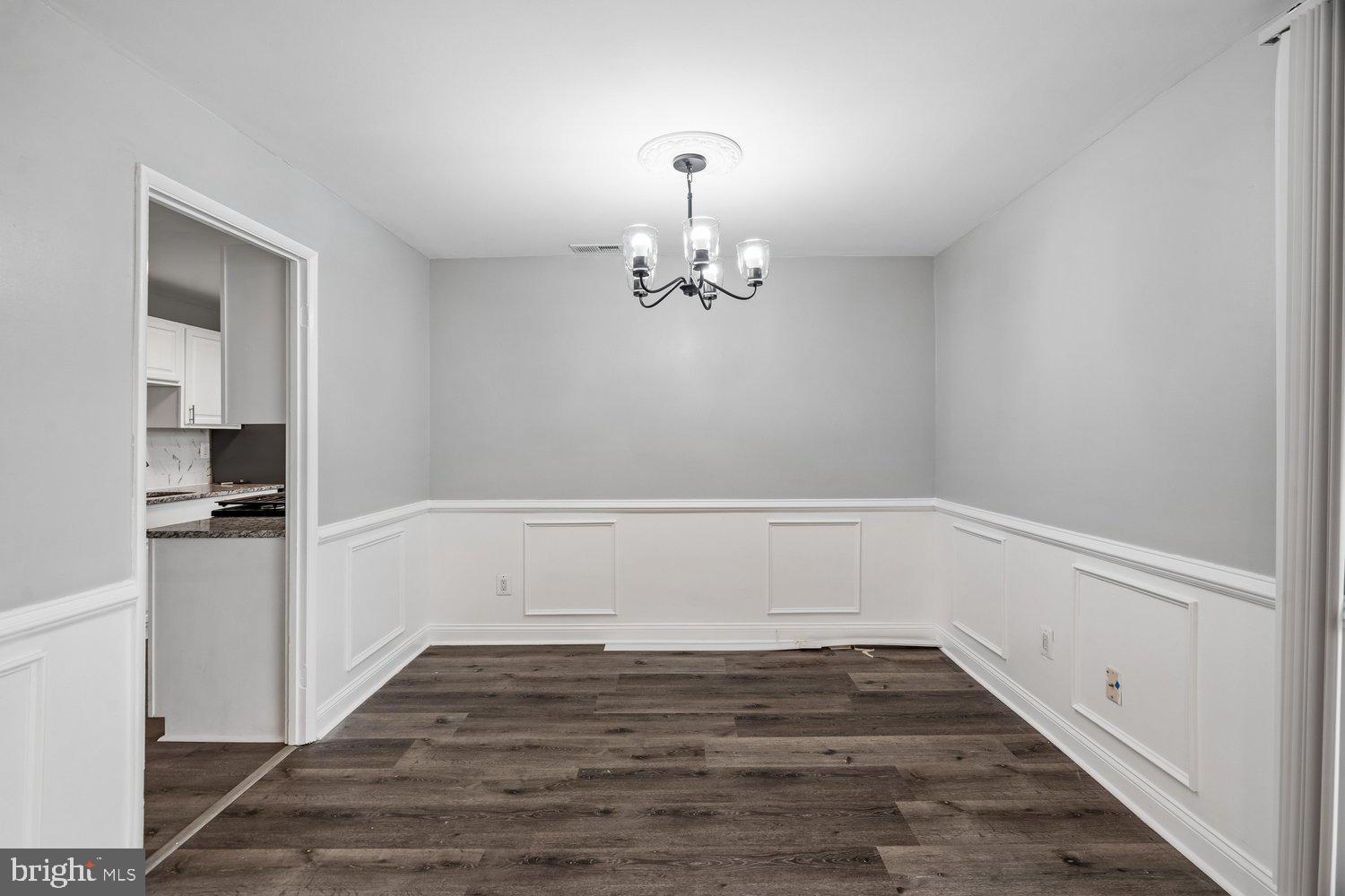 HUNTLEY SQUARE CONDOMINIUMS - Residential