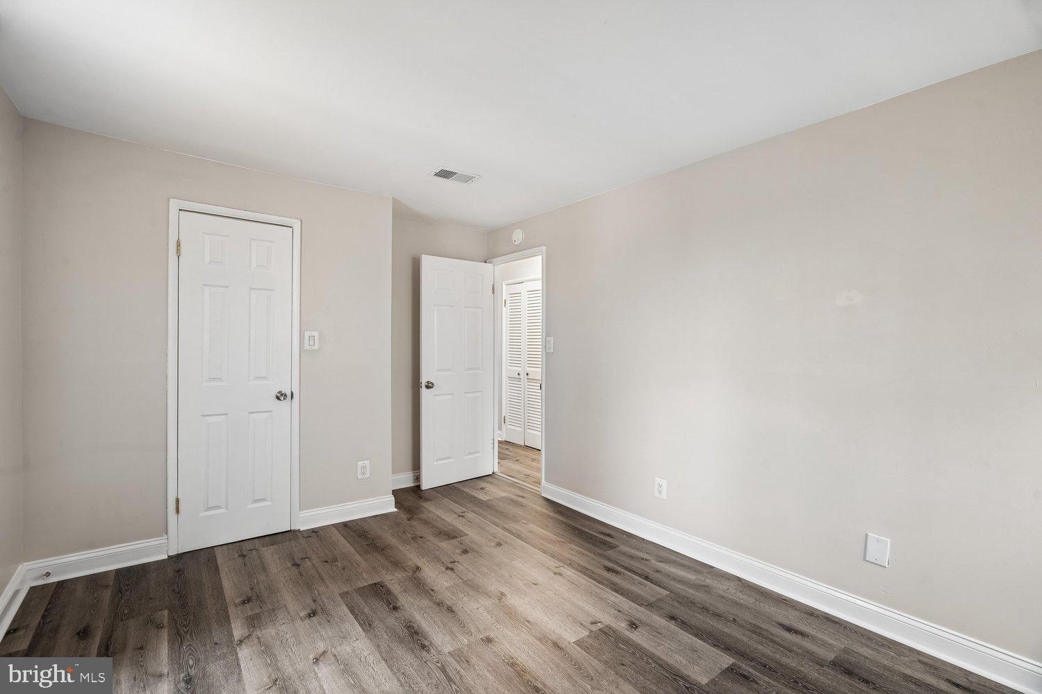 HUNTLEY SQUARE CONDOMINIUMS - Residential