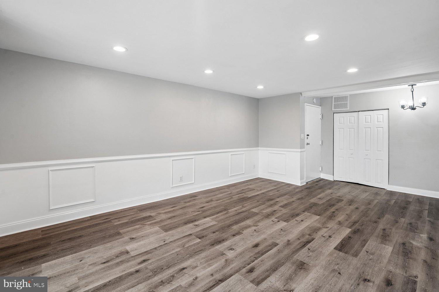 HUNTLEY SQUARE CONDOMINIUMS - Residential