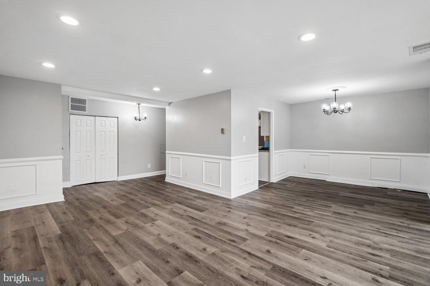 HUNTLEY SQUARE CONDOMINIUMS - Residential