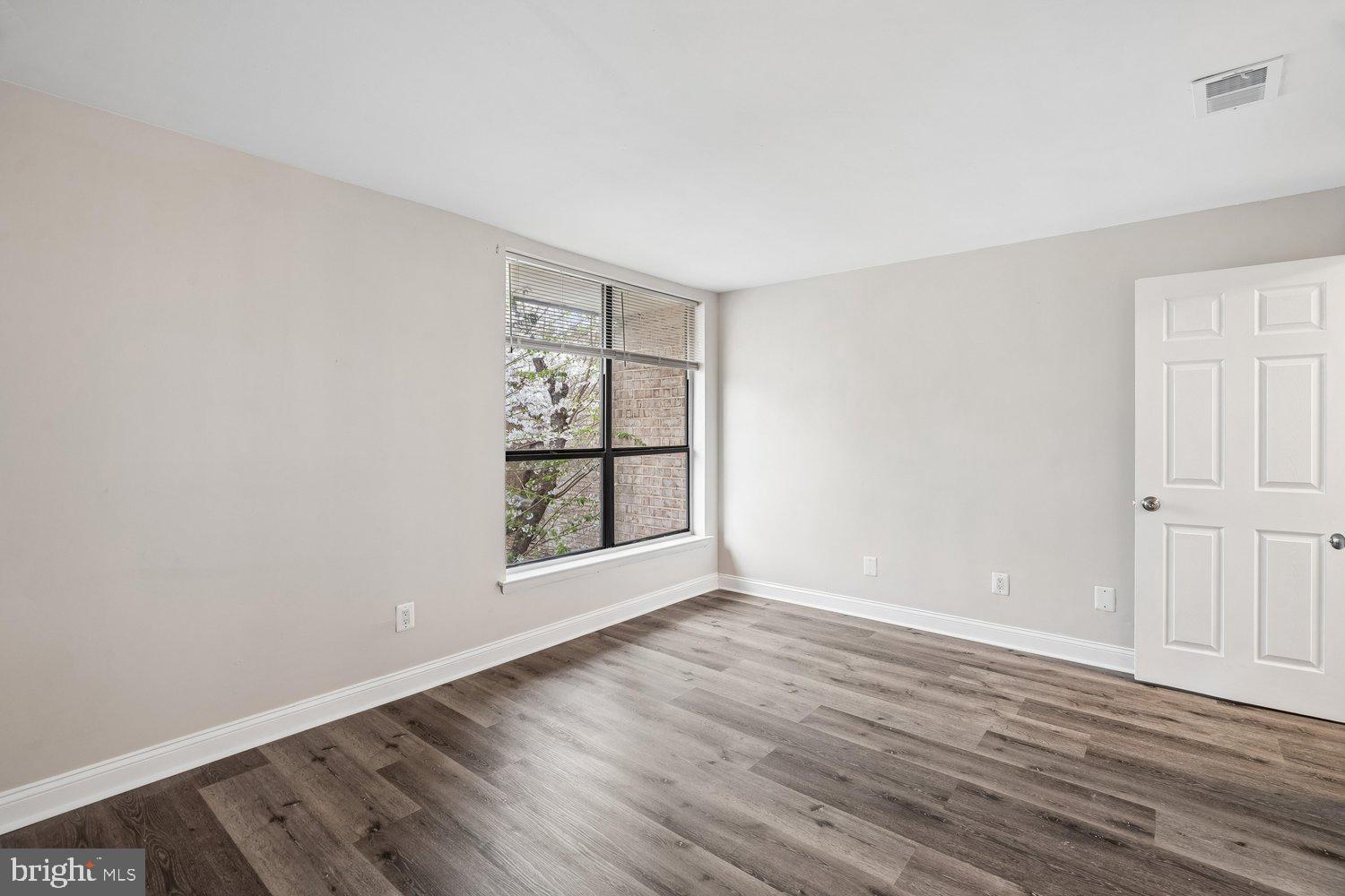 HUNTLEY SQUARE CONDOMINIUMS - Residential