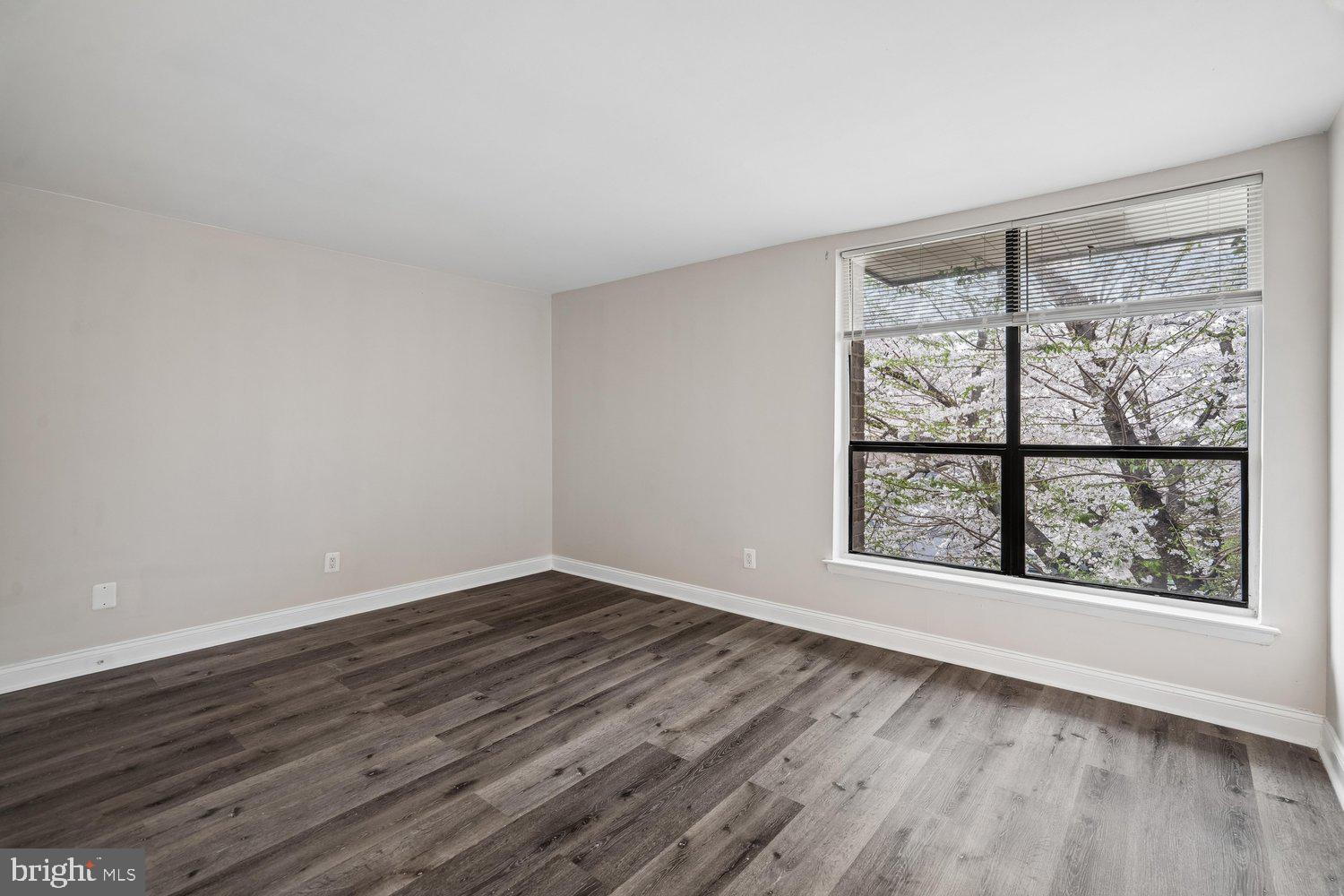 HUNTLEY SQUARE CONDOMINIUMS - Residential