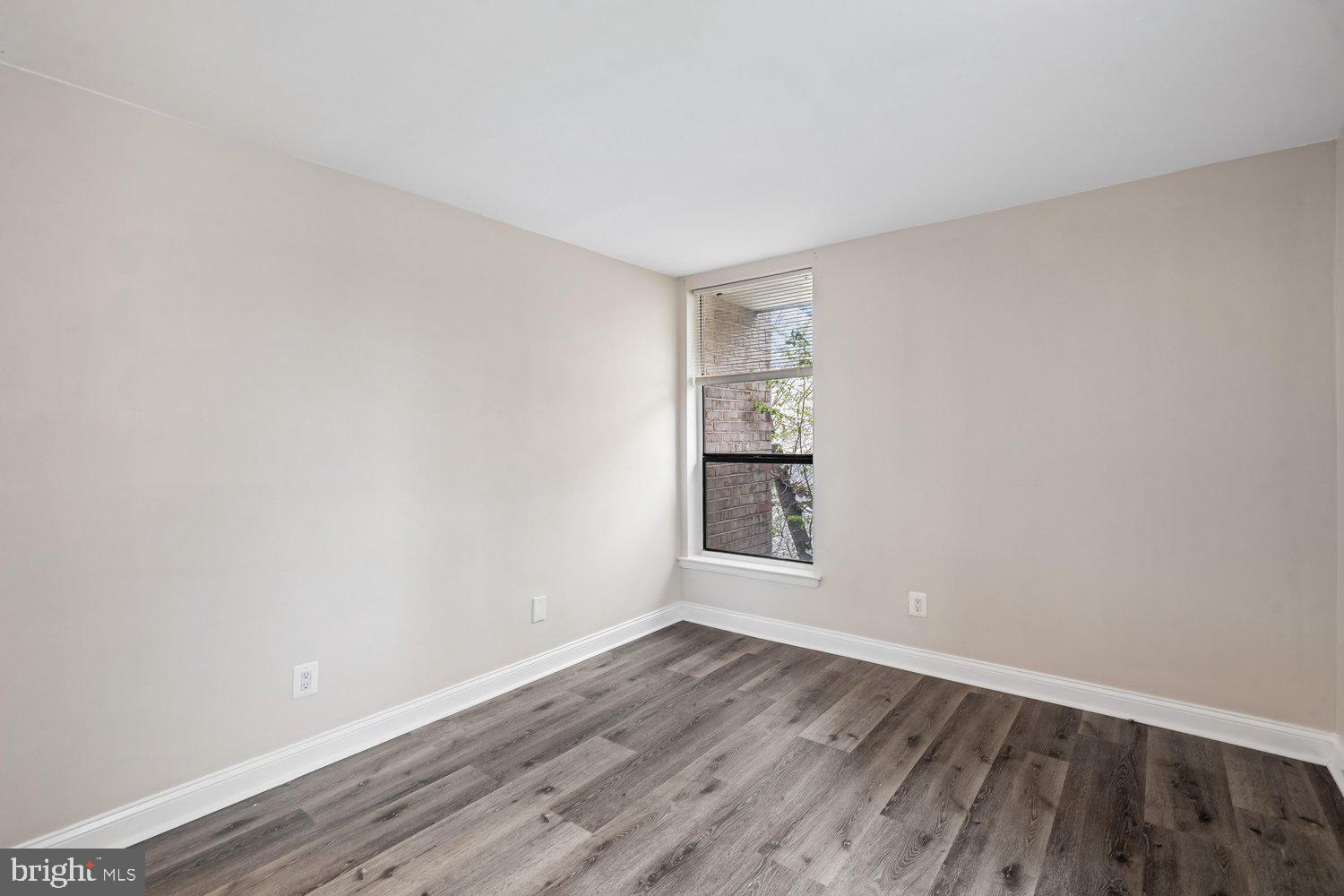 HUNTLEY SQUARE CONDOMINIUMS - Residential