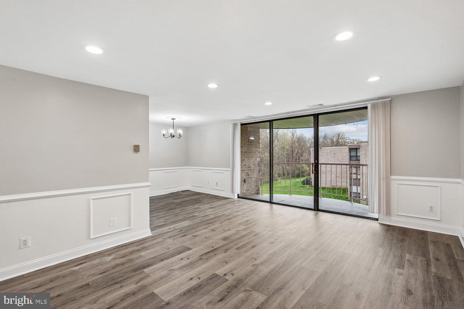 HUNTLEY SQUARE CONDOMINIUMS - Residential