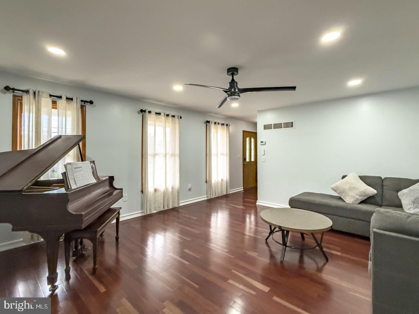 RIVERS BEND - Residential