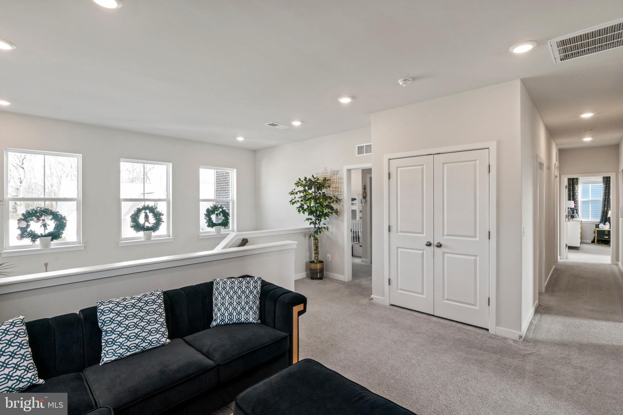 SENSENY VILLAGE - Residential