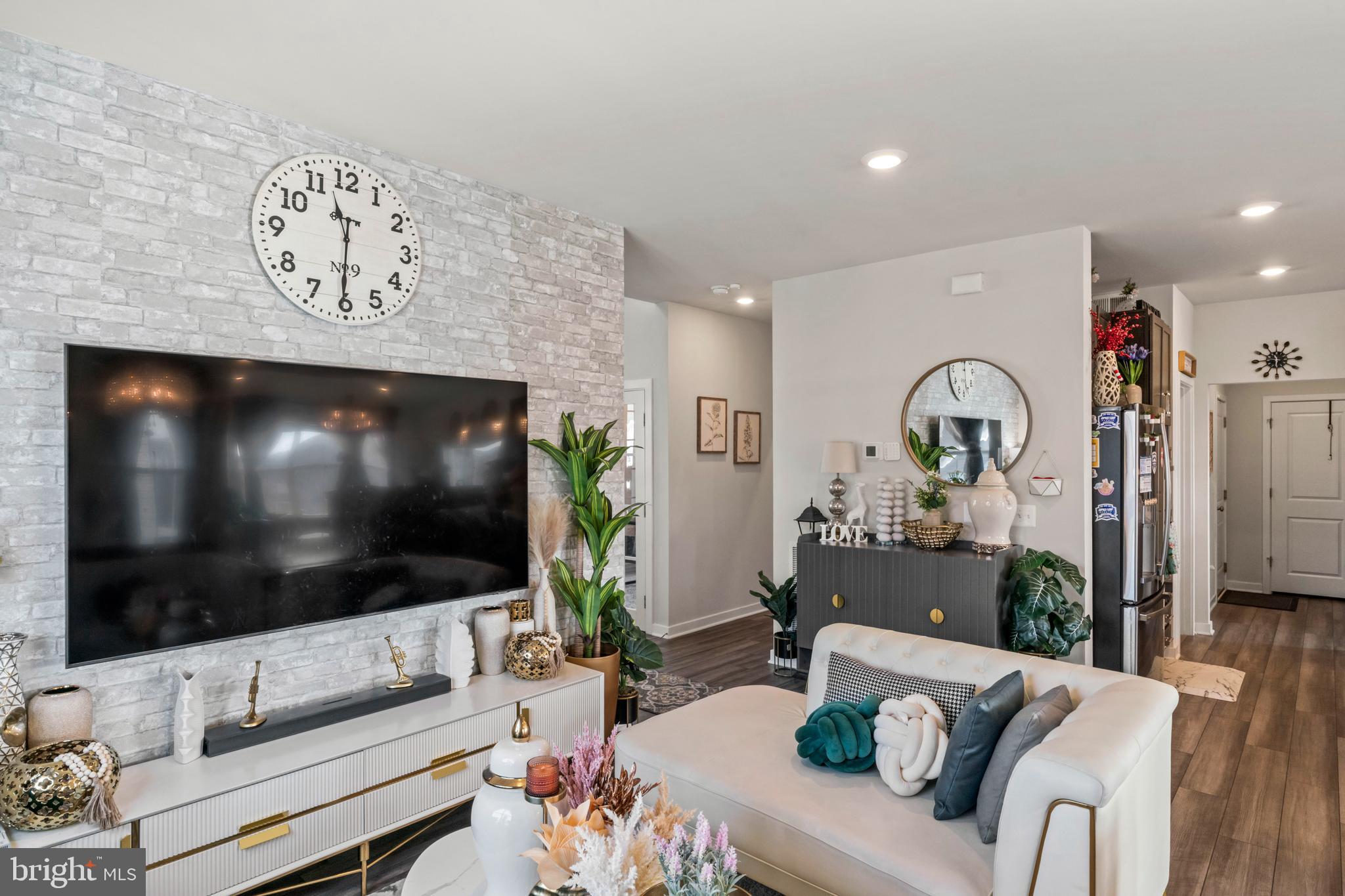 SENSENY VILLAGE - Residential