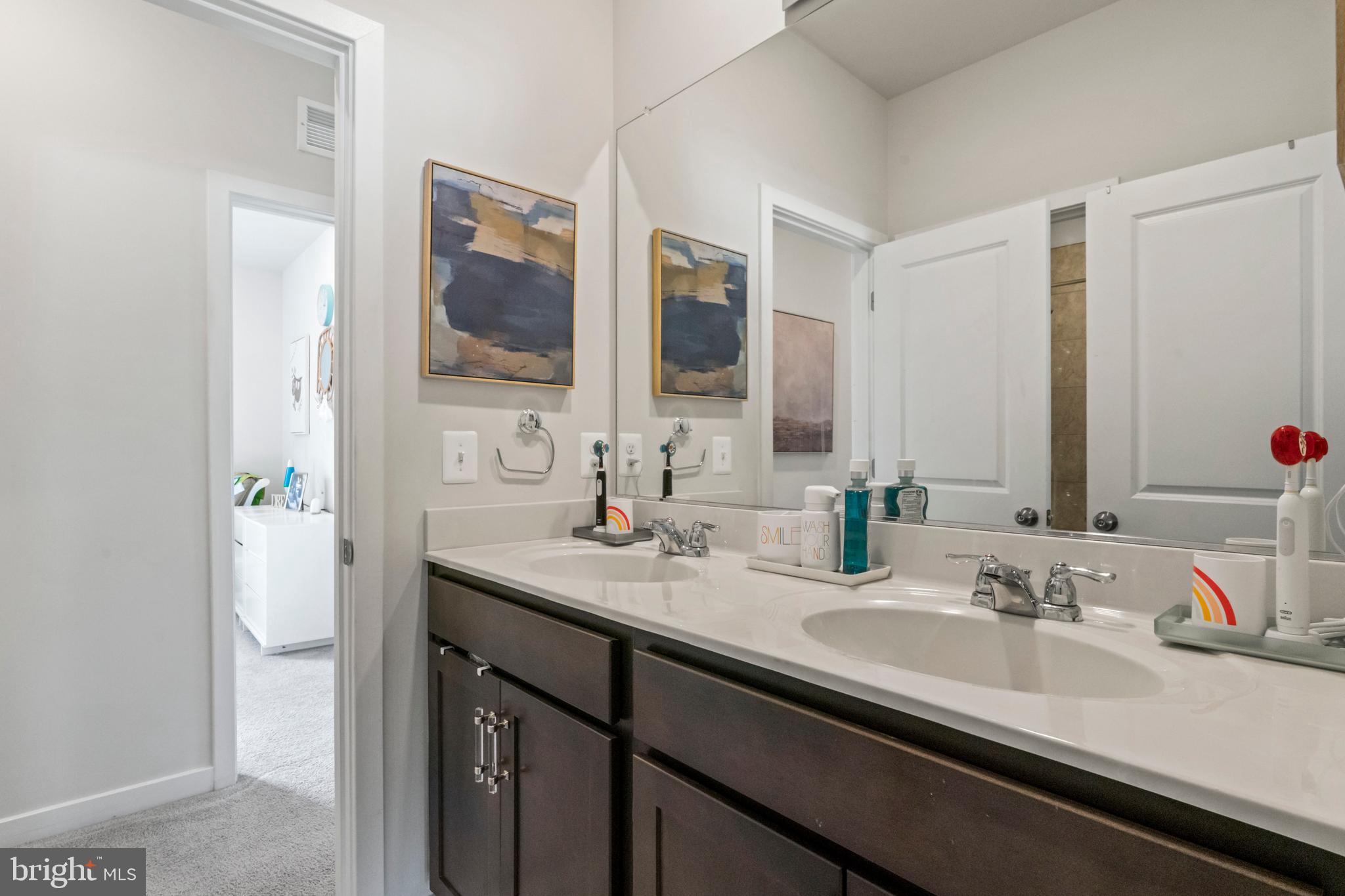 SENSENY VILLAGE - Residential