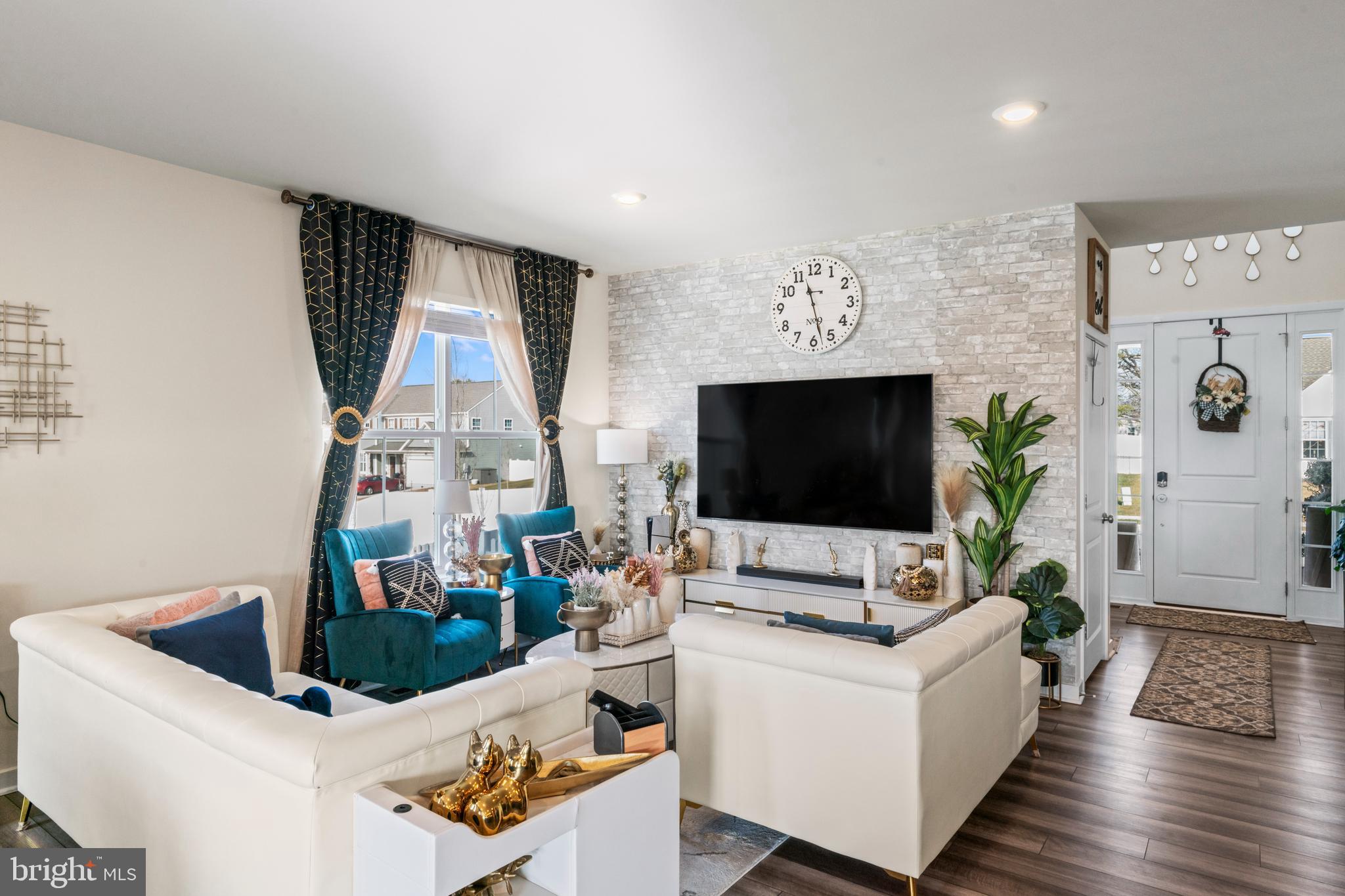 SENSENY VILLAGE - Residential