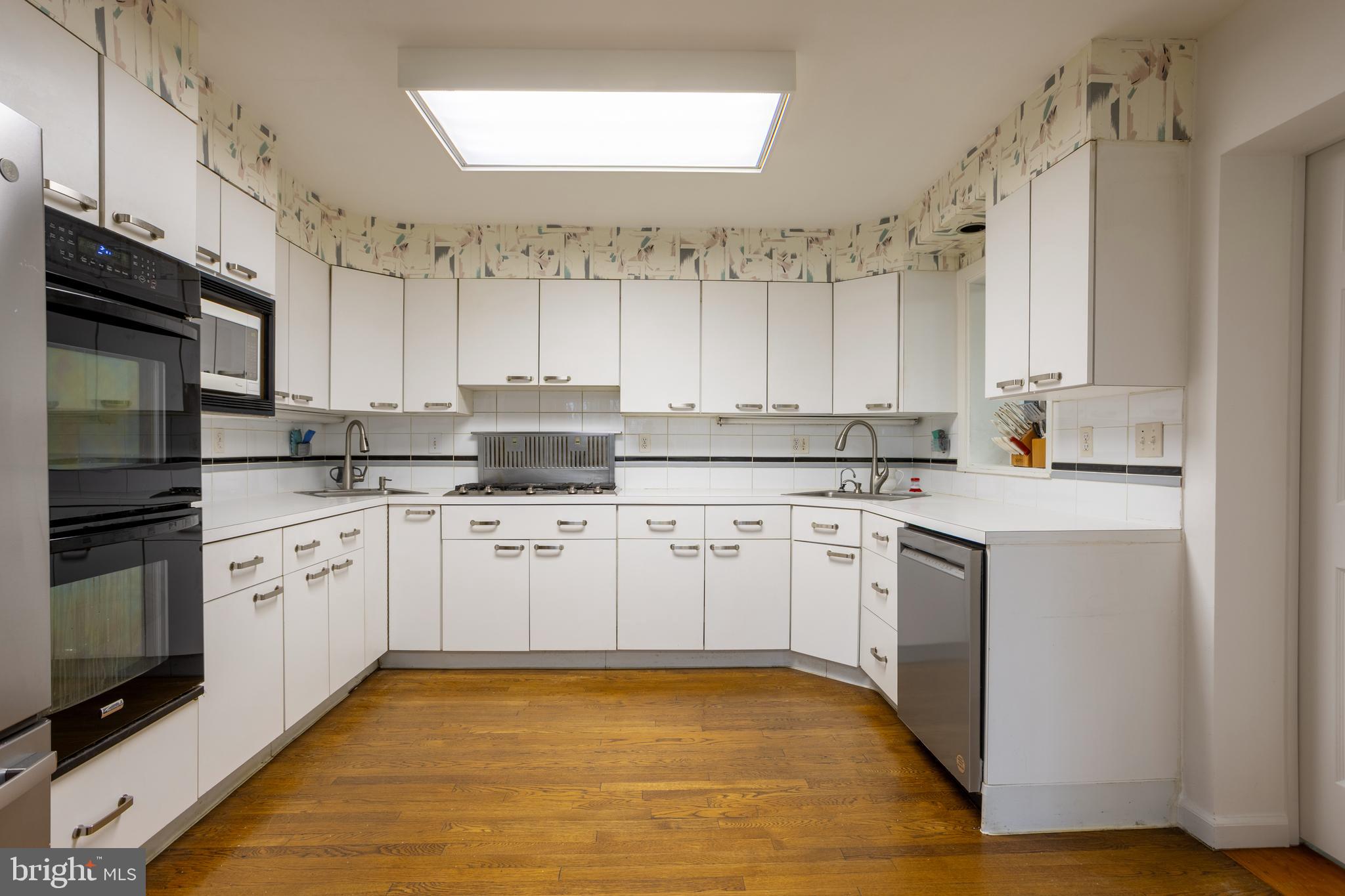 GREENSPRING MANOR - Residential