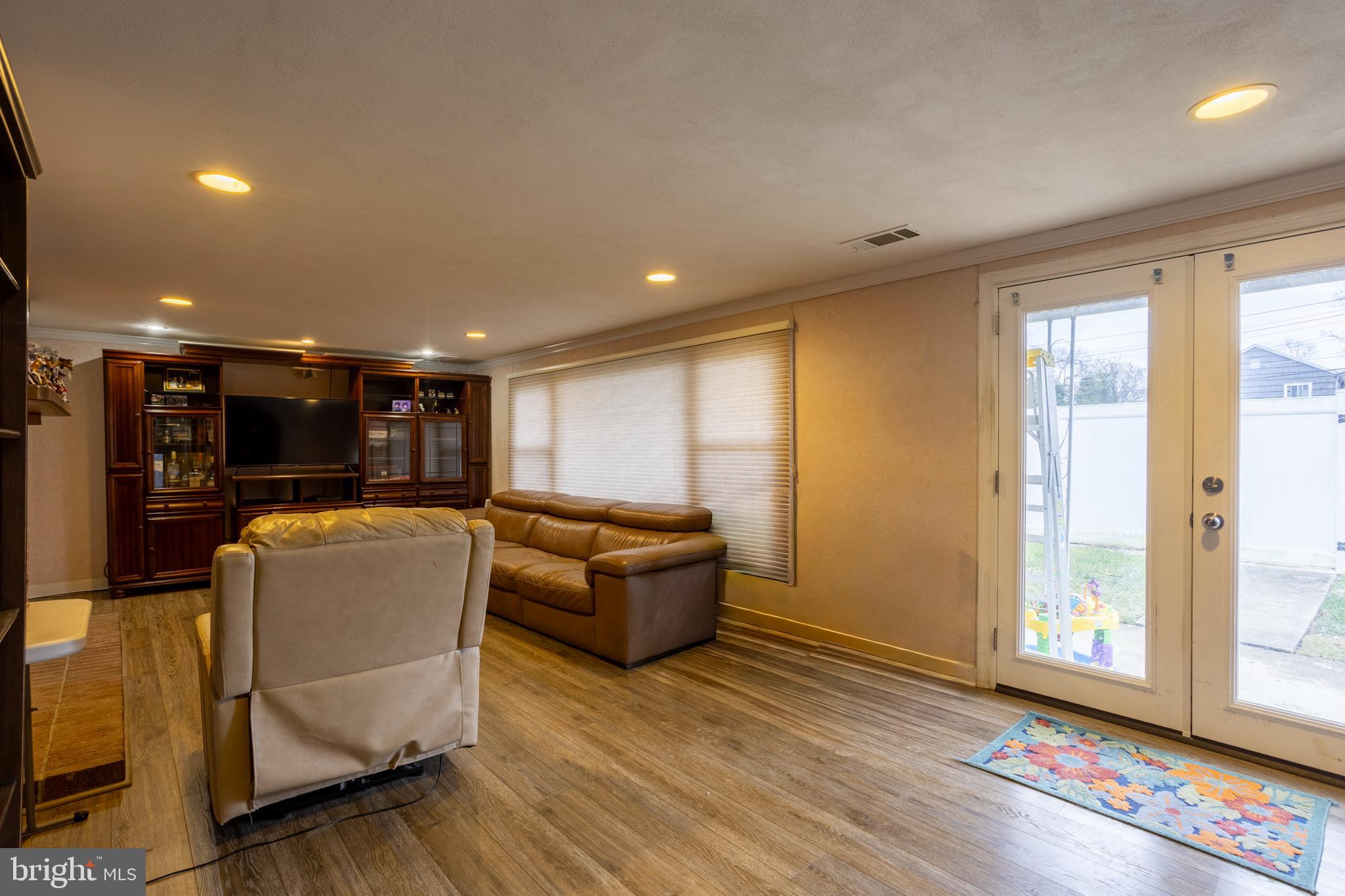 GREENSPRING MANOR - Residential