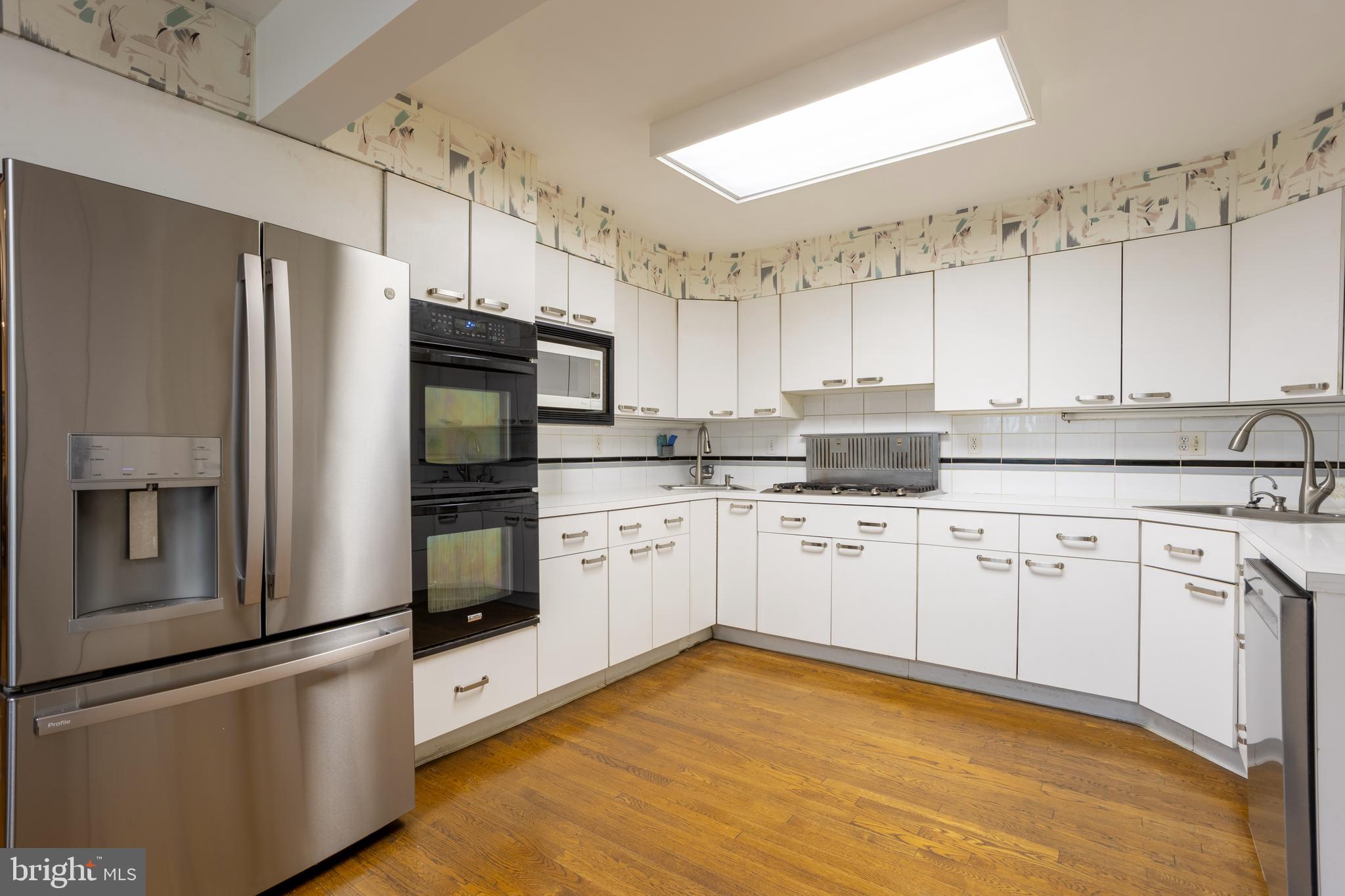 GREENSPRING MANOR - Residential