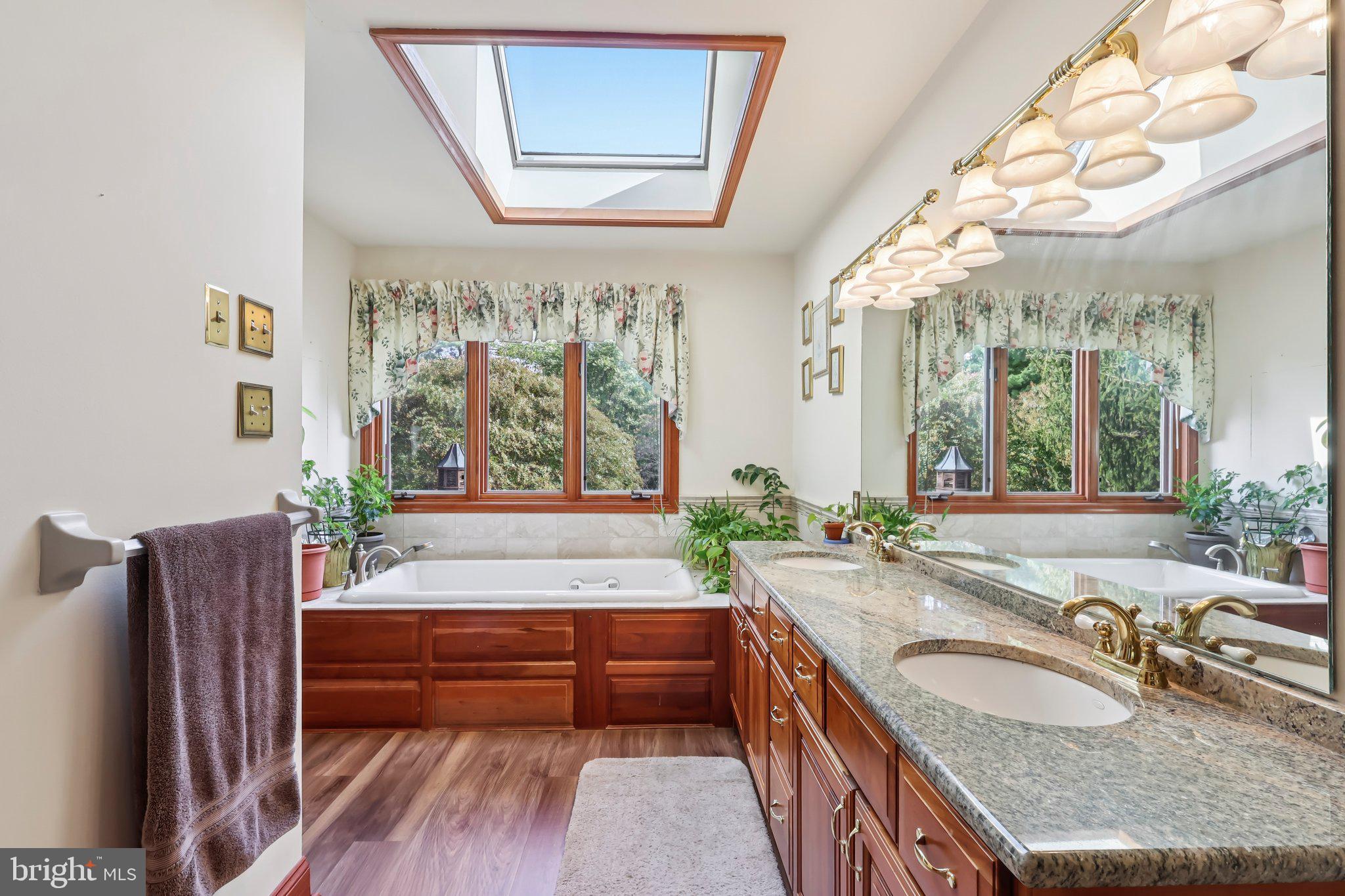 NEW SOUTH HILLS - Residential