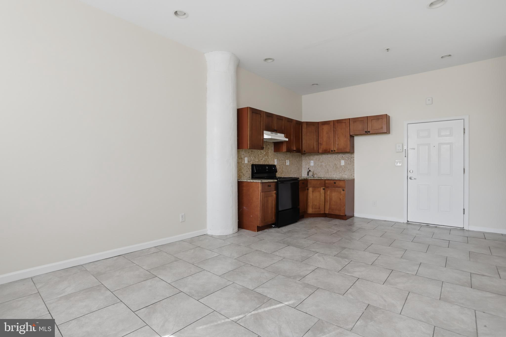 GERMANTOWN - Commercial Sale