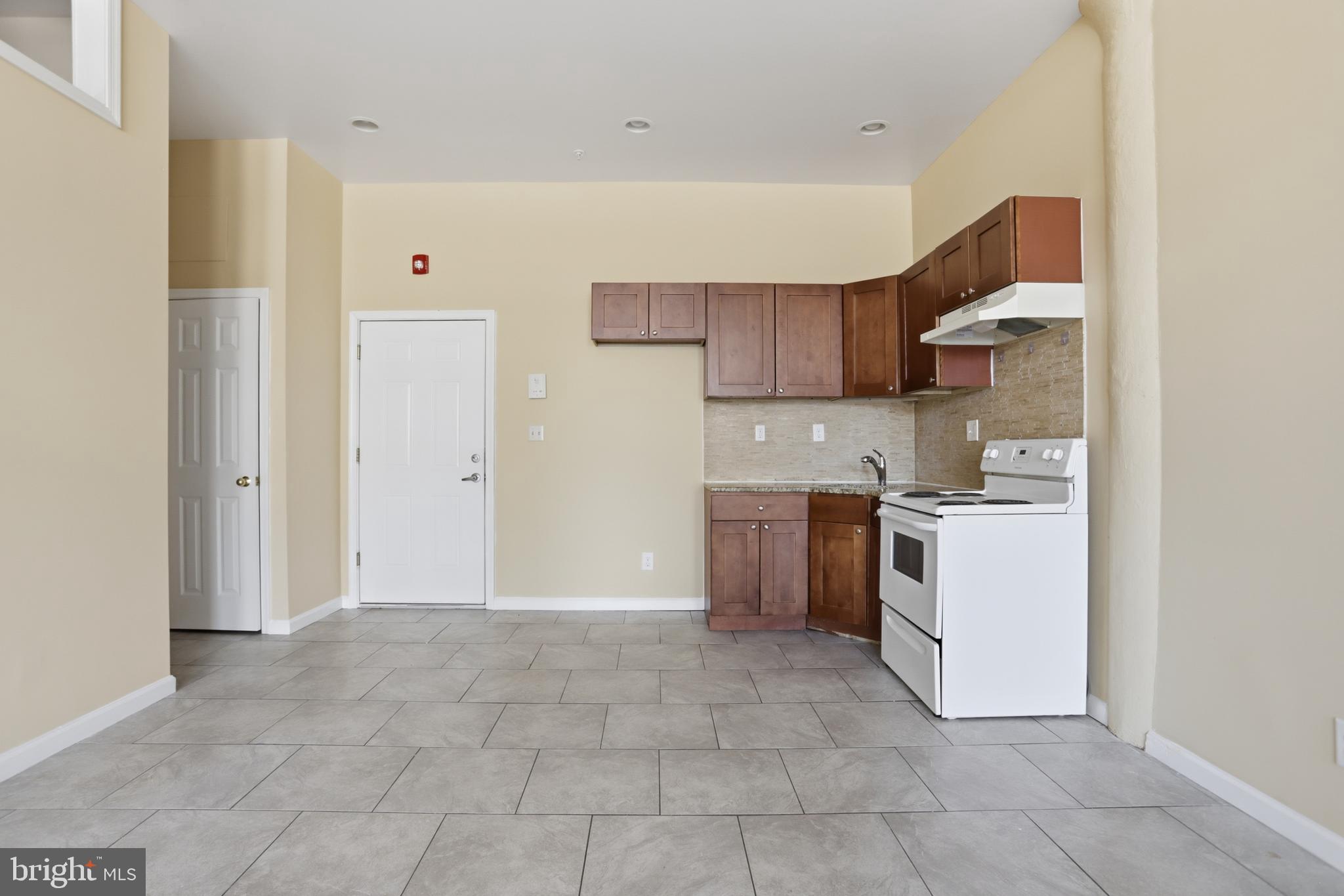 GERMANTOWN - Commercial Sale