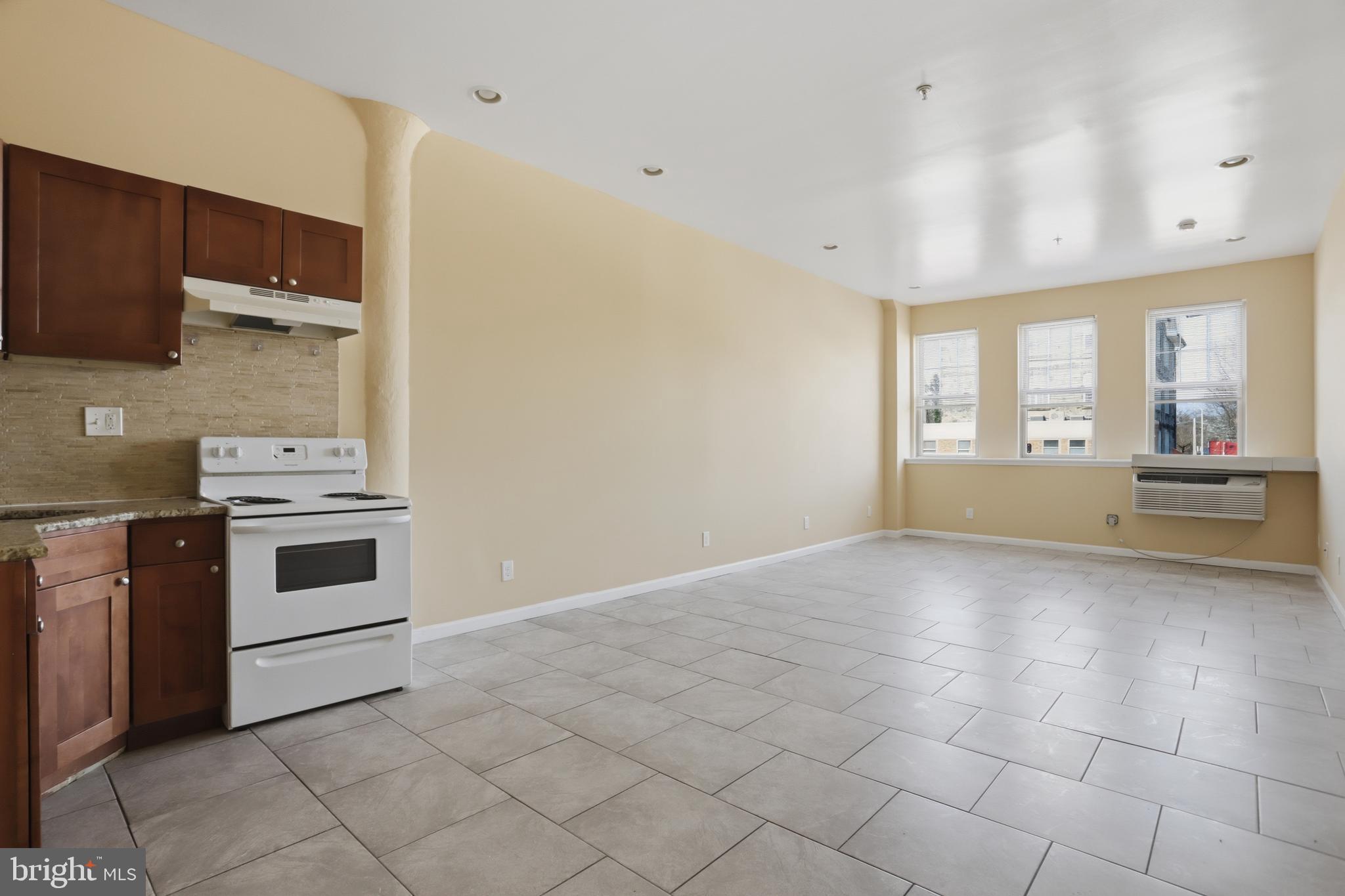 GERMANTOWN - Commercial Sale