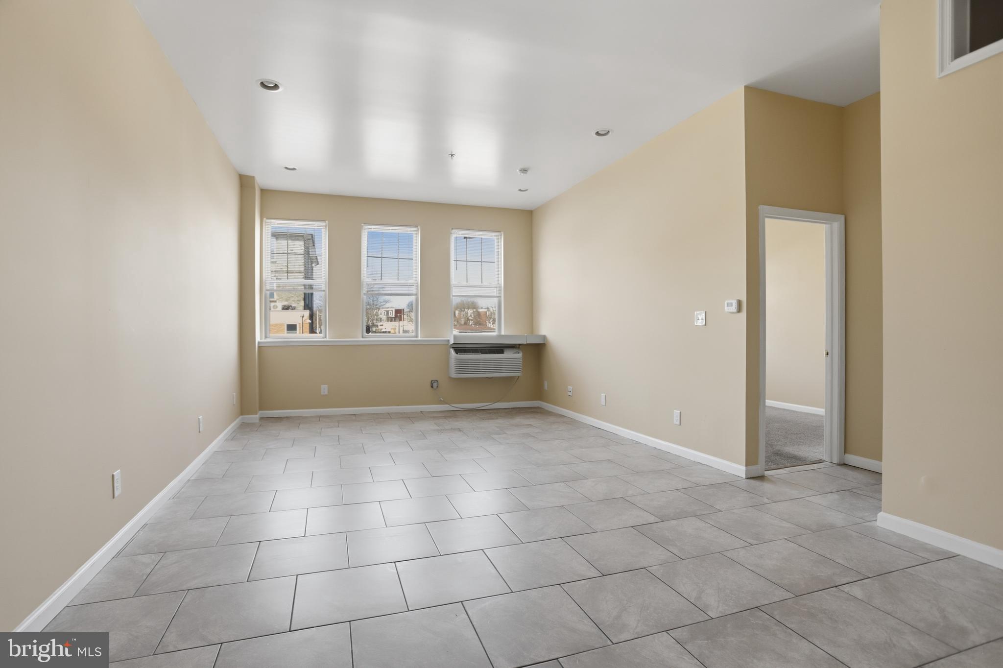 GERMANTOWN - Commercial Sale