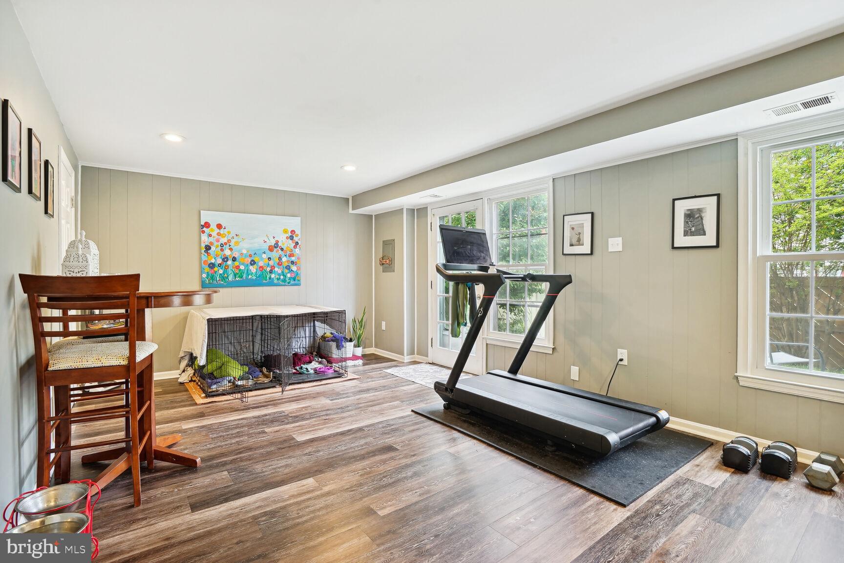 PINEWOOD LAKE - Residential