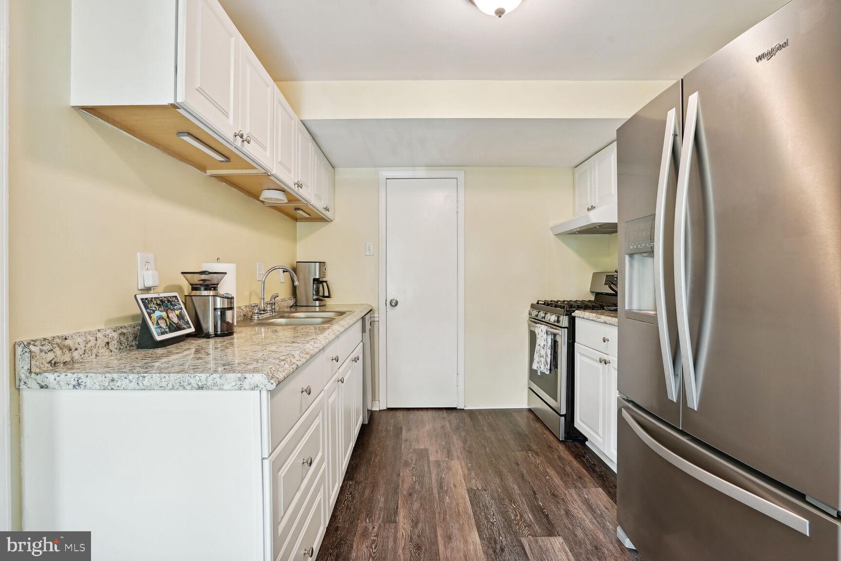 PINEWOOD LAKE - Residential