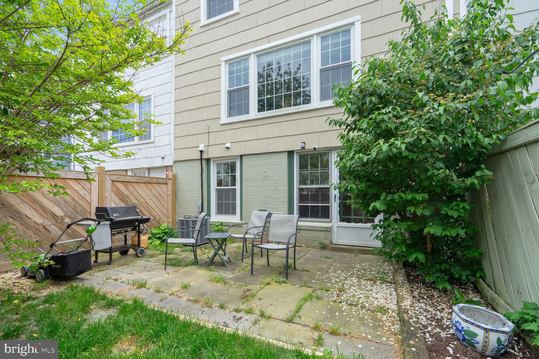 PINEWOOD LAKE - Residential