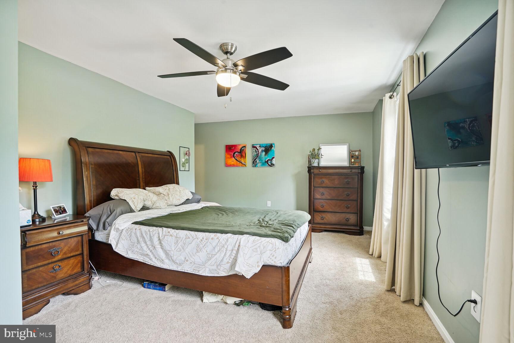 PINEWOOD LAKE - Residential