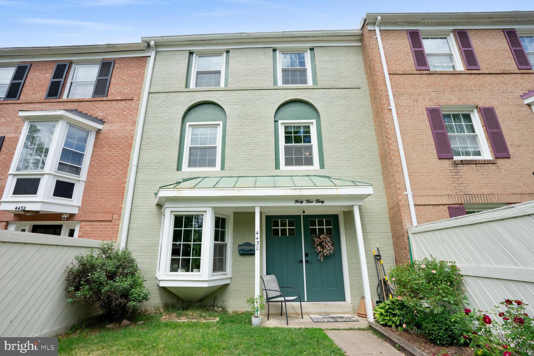 PINEWOOD LAKE - Residential