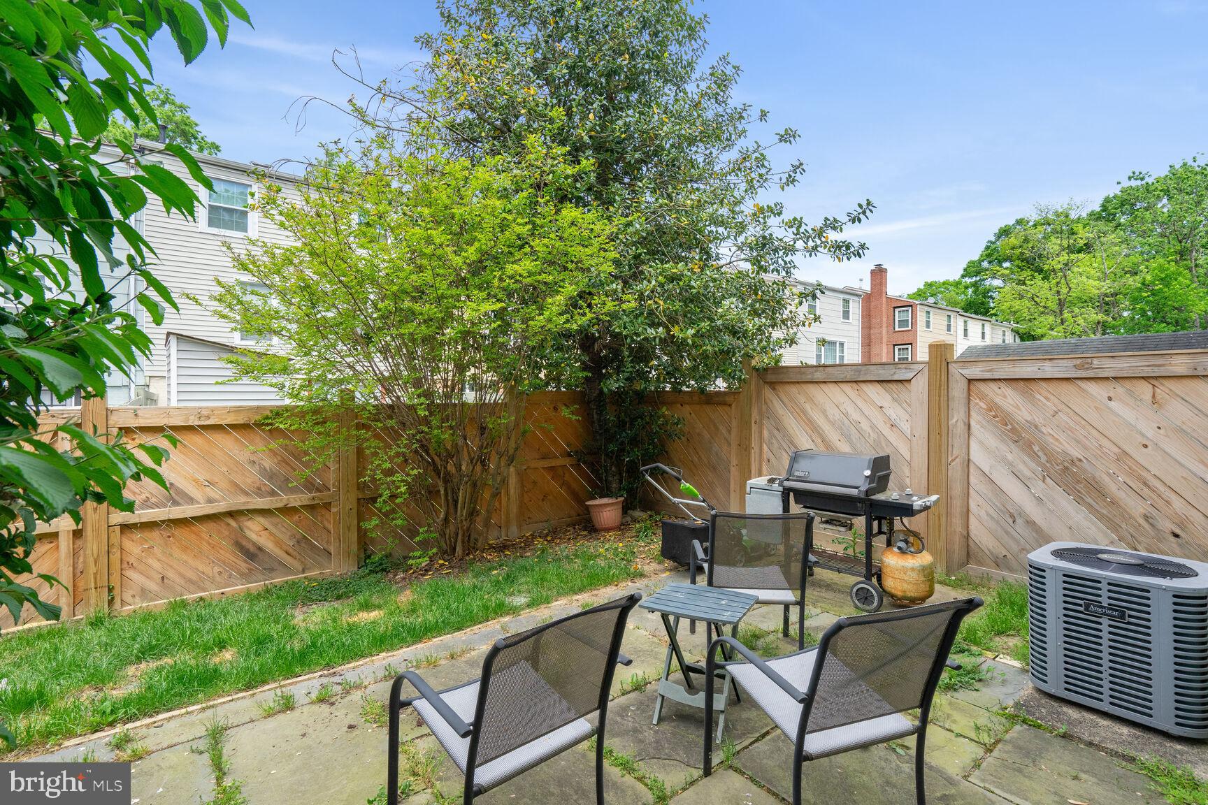 PINEWOOD LAKE - Residential