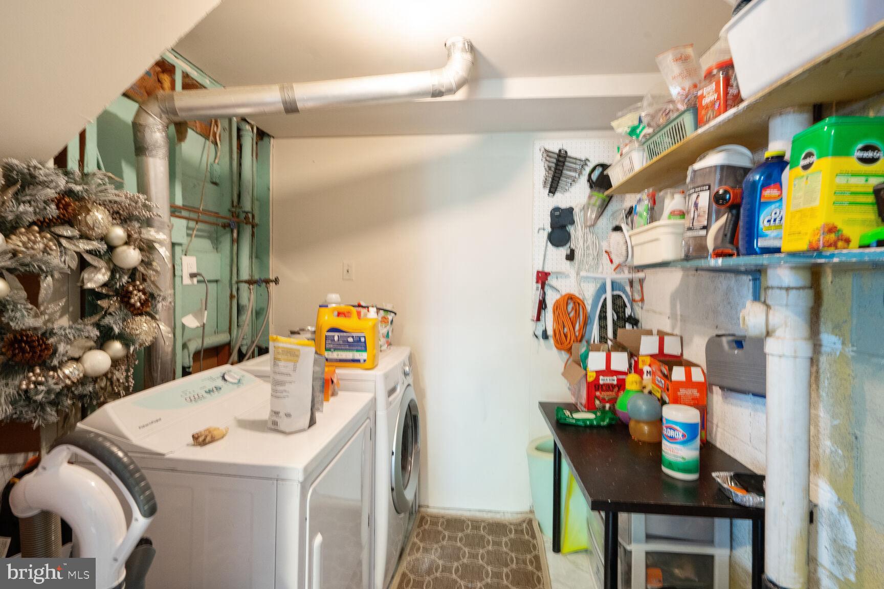 PINEWOOD LAKE - Residential