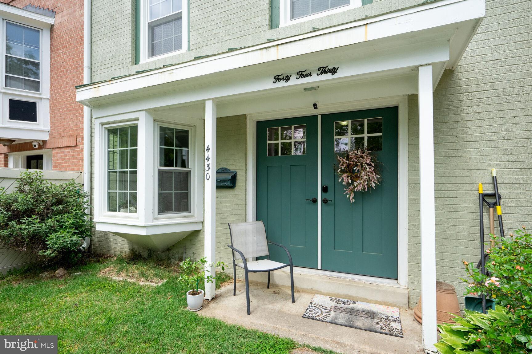 PINEWOOD LAKE - Residential