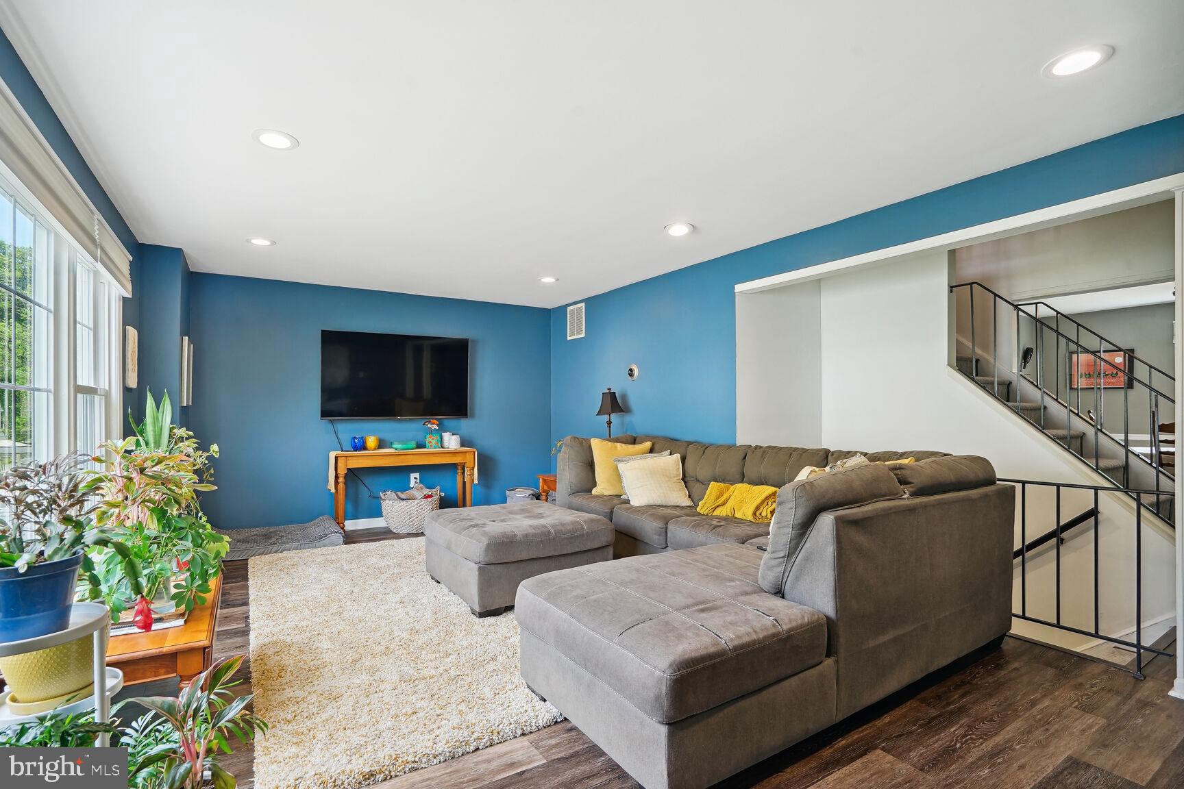 PINEWOOD LAKE - Residential