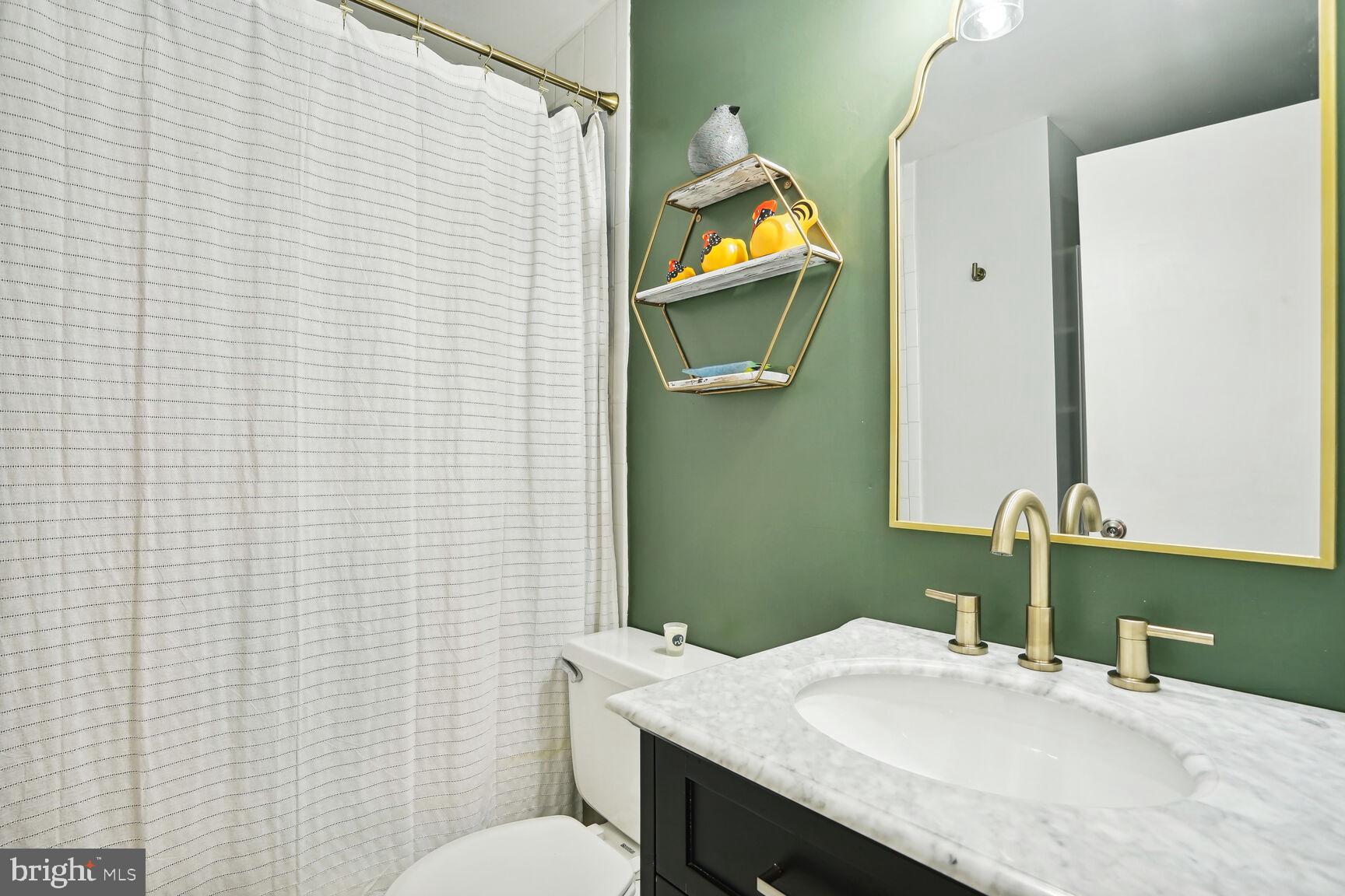 PINEWOOD LAKE - Residential