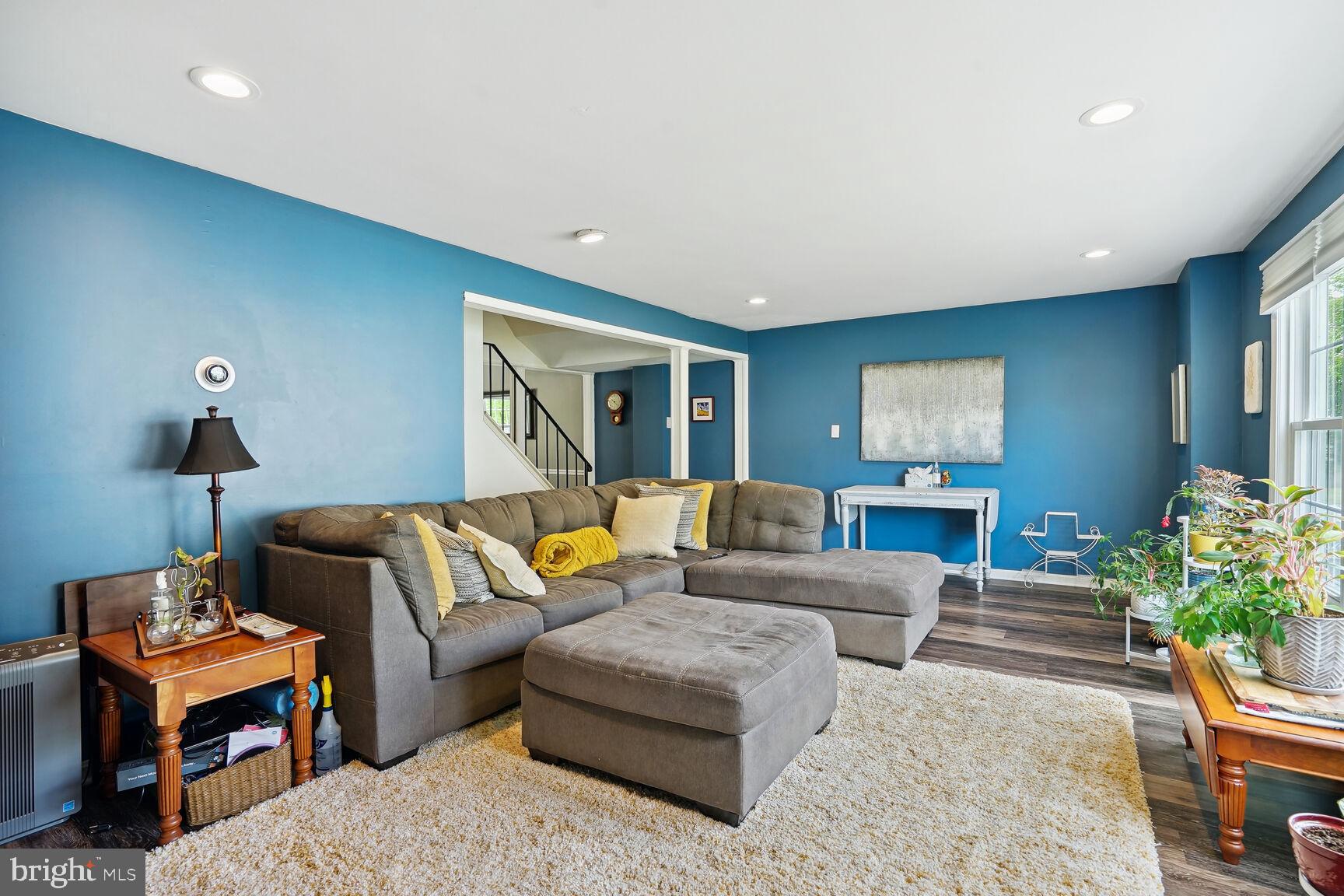 PINEWOOD LAKE - Residential